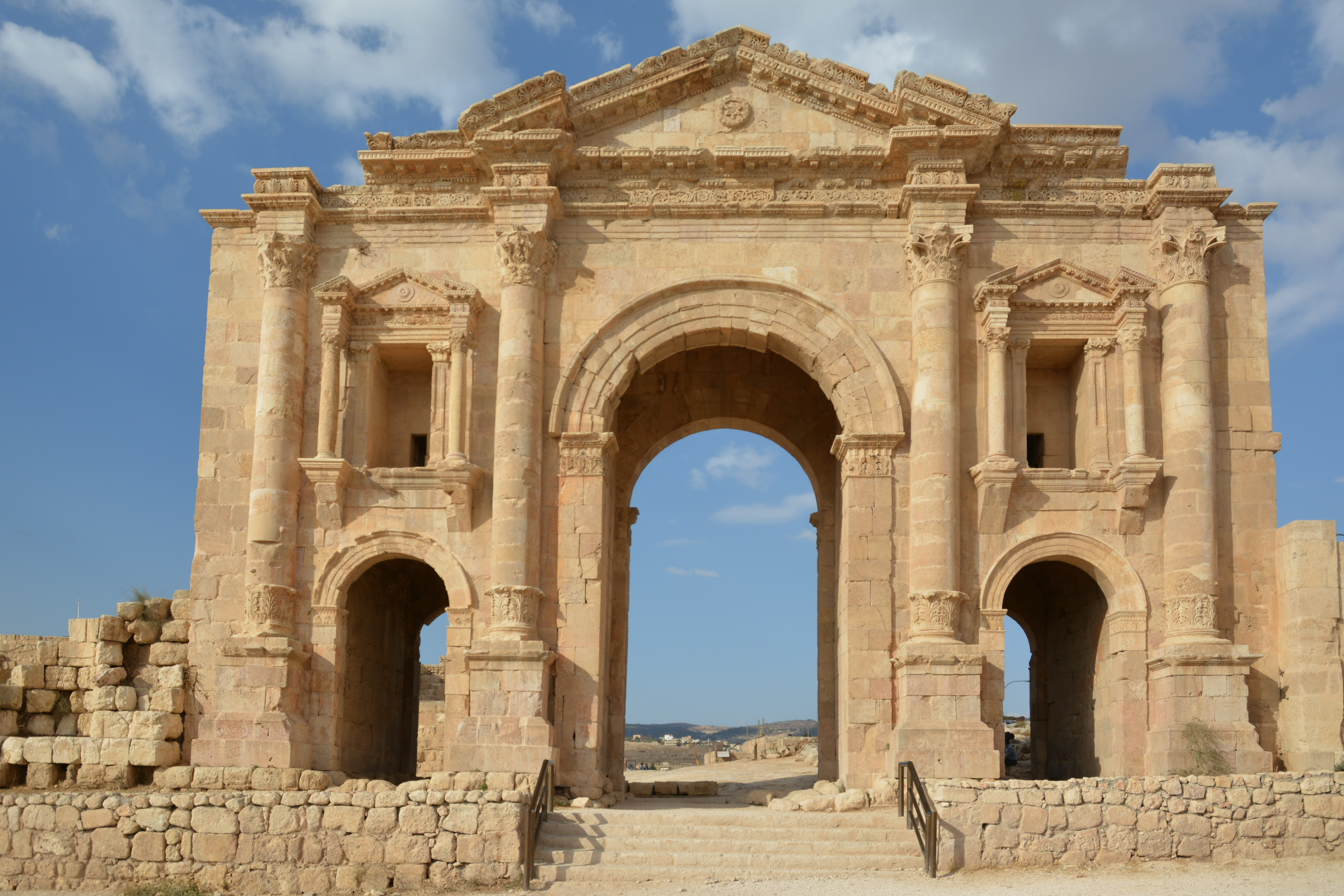 FileArch_of_Hadrian_Jerash.JPG