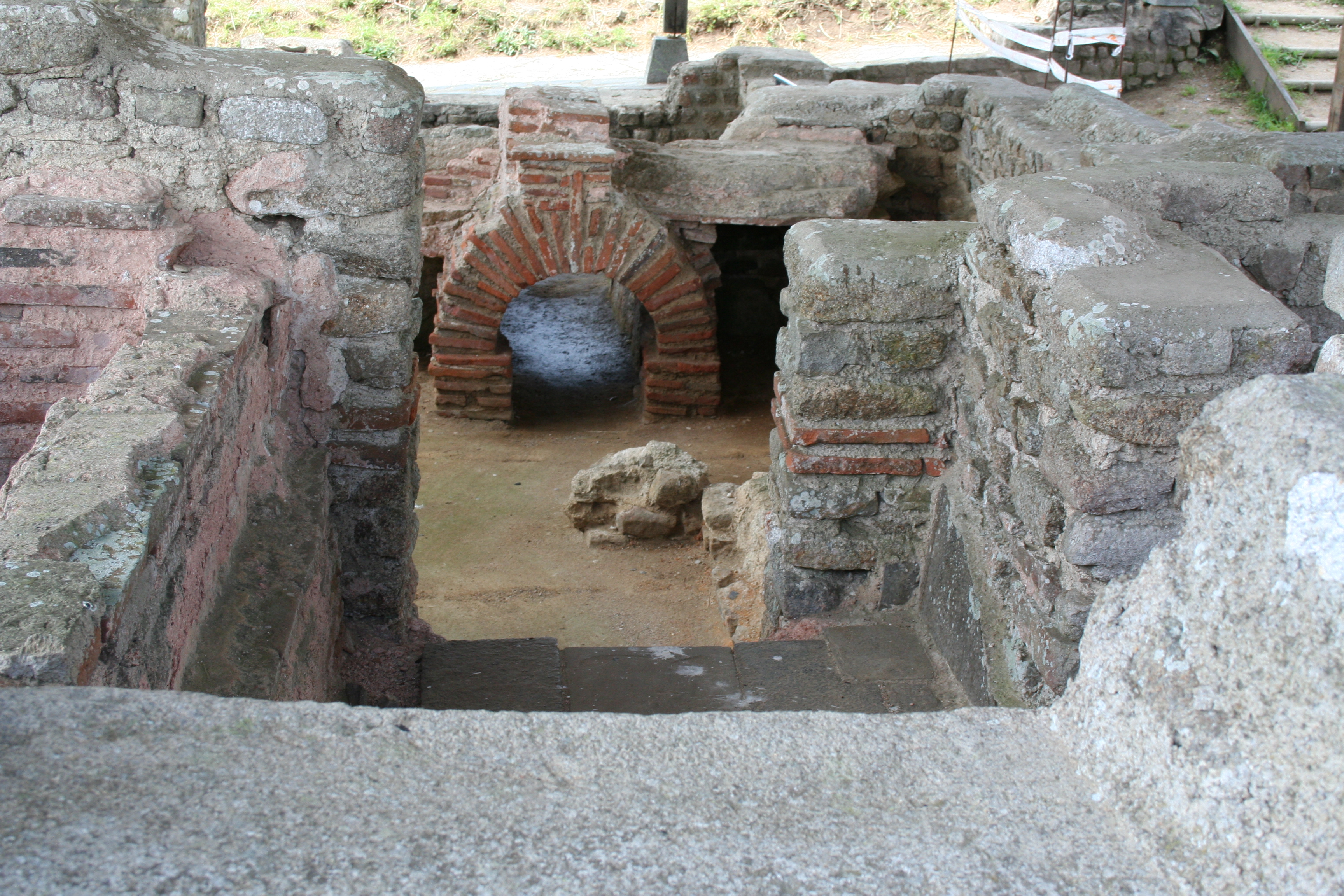 FileJublains_forteresse_grands_thermes_2.JPG