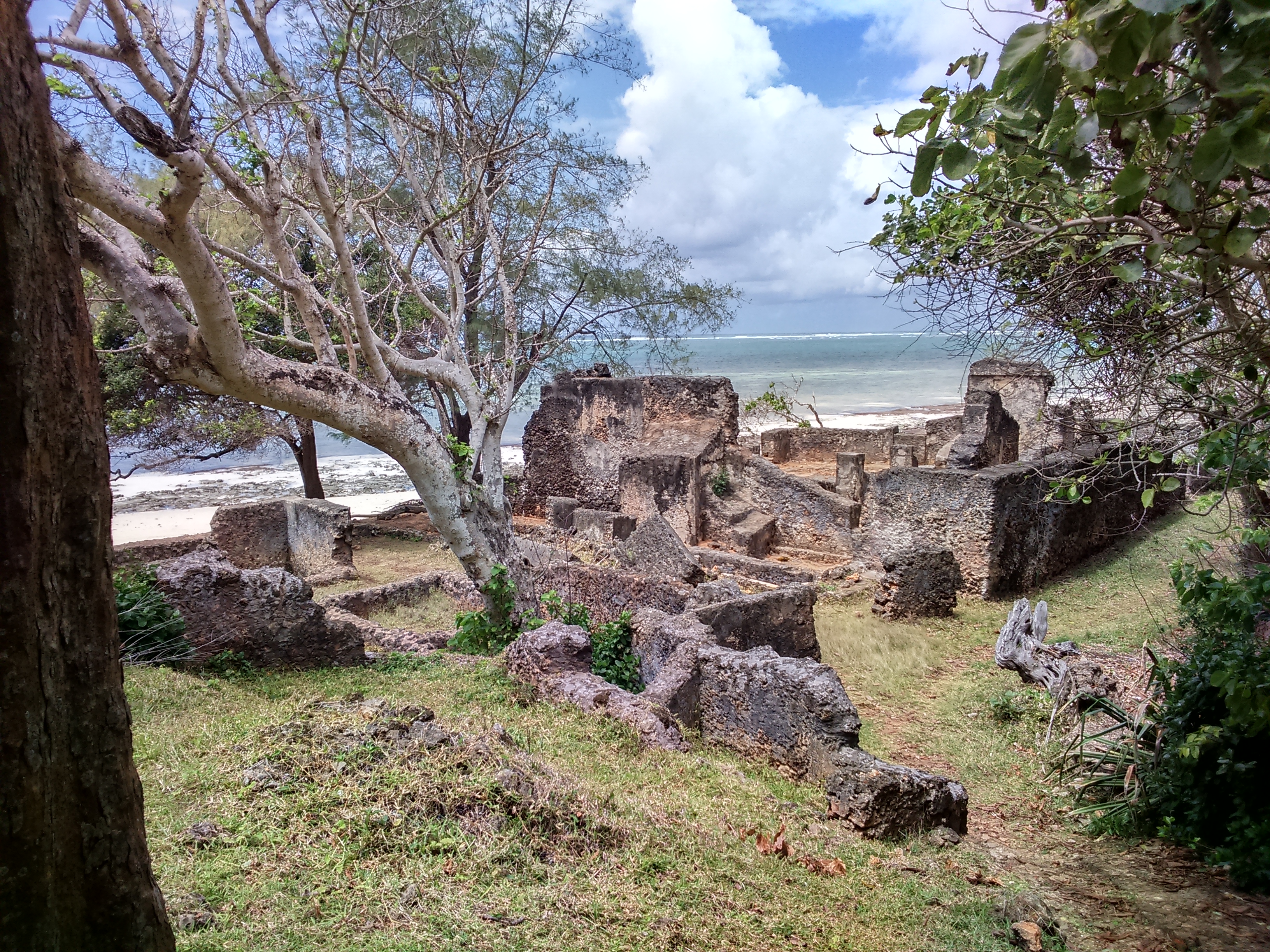 FileJumba_la_Mtwana-mosque_on_the_beach.jpg