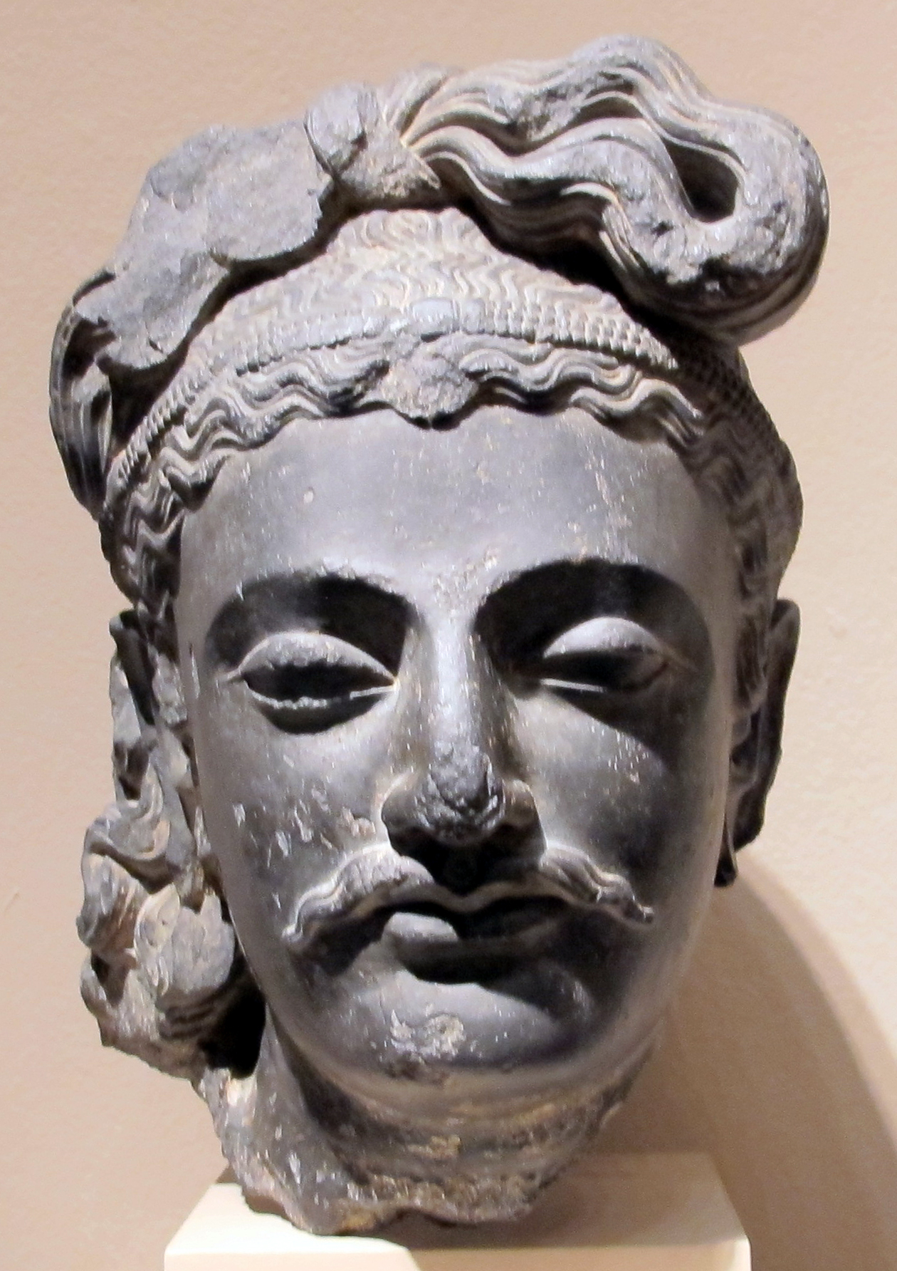 FileGandhara_testa_di_bodhisattva_190-210_dc_ca..JPG