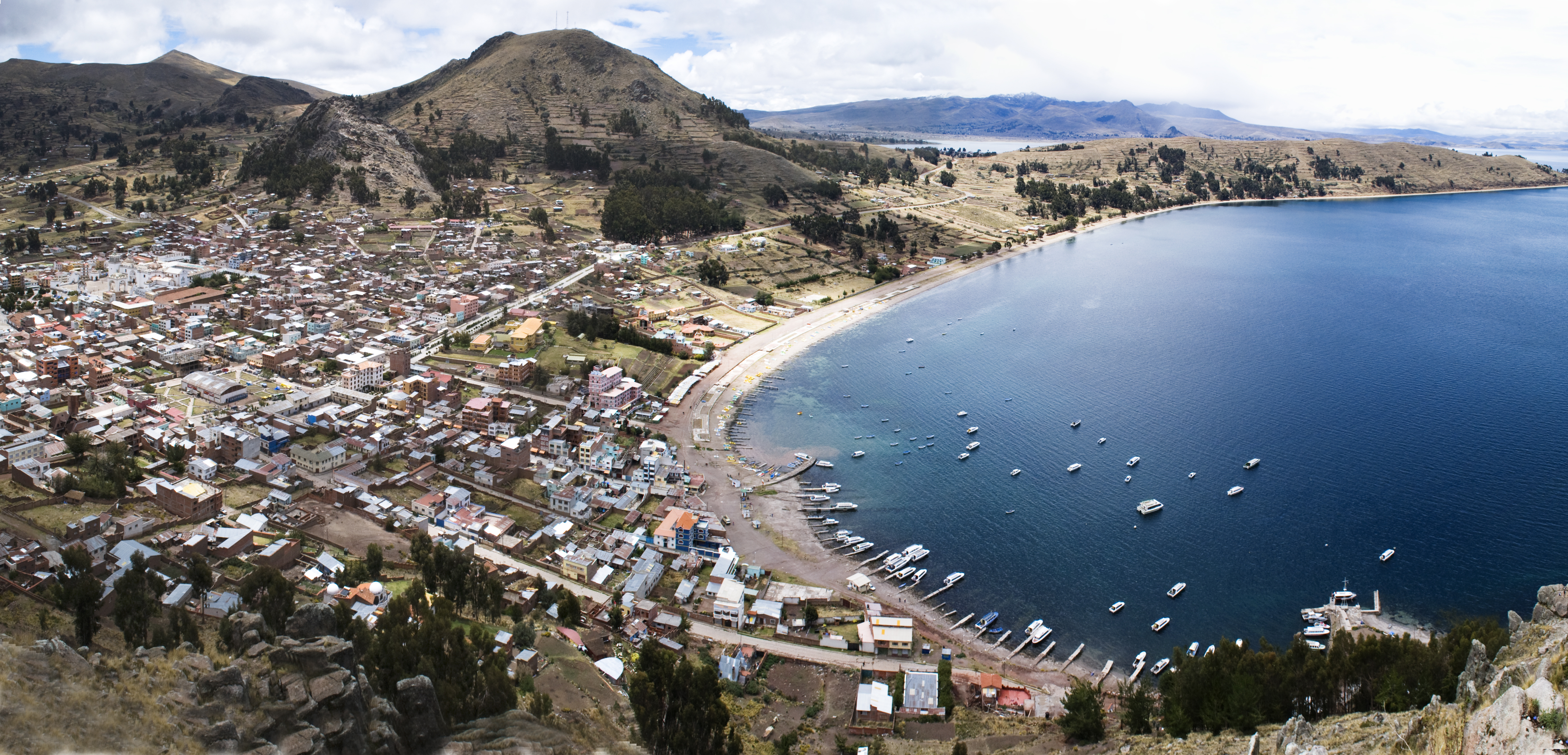 FilePanoramica_de_Copacabana_Bolivia.jpg