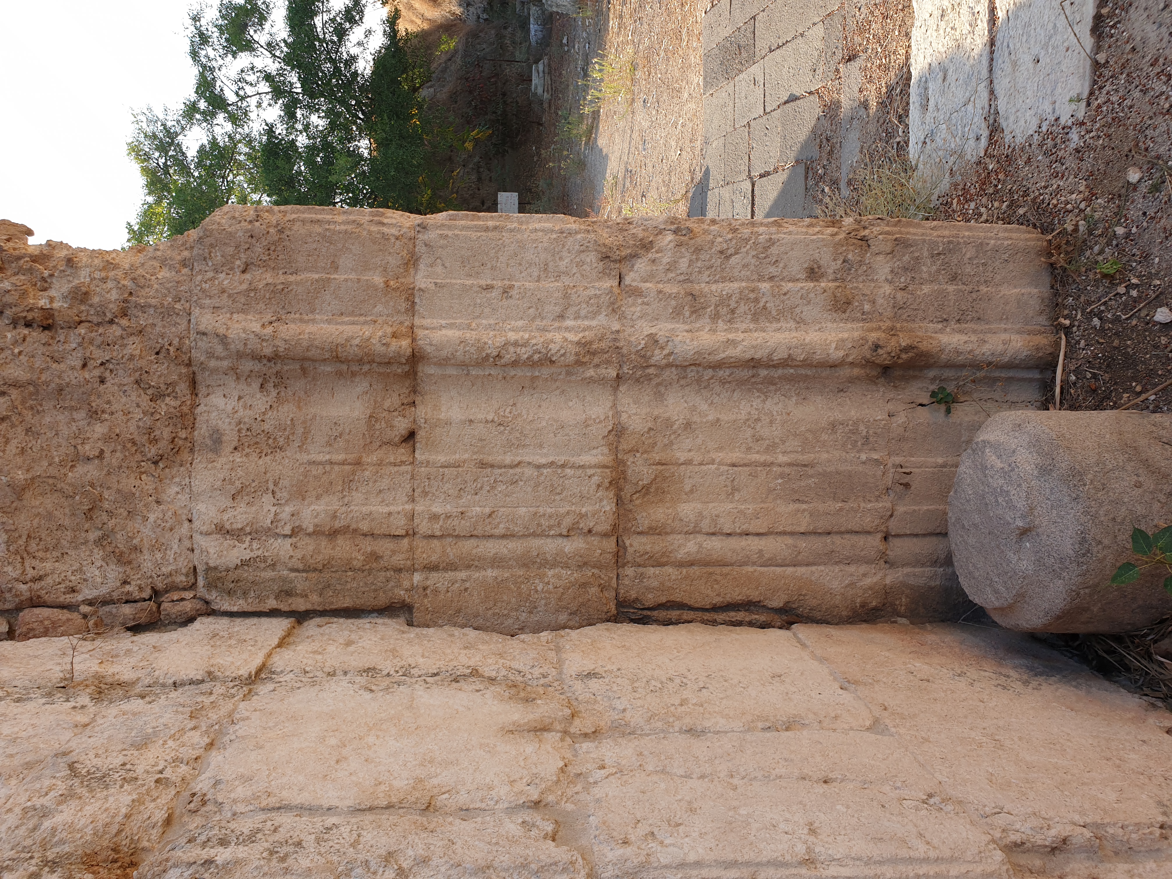 FileKhirbet_Al_Minya_Gateway.jpg