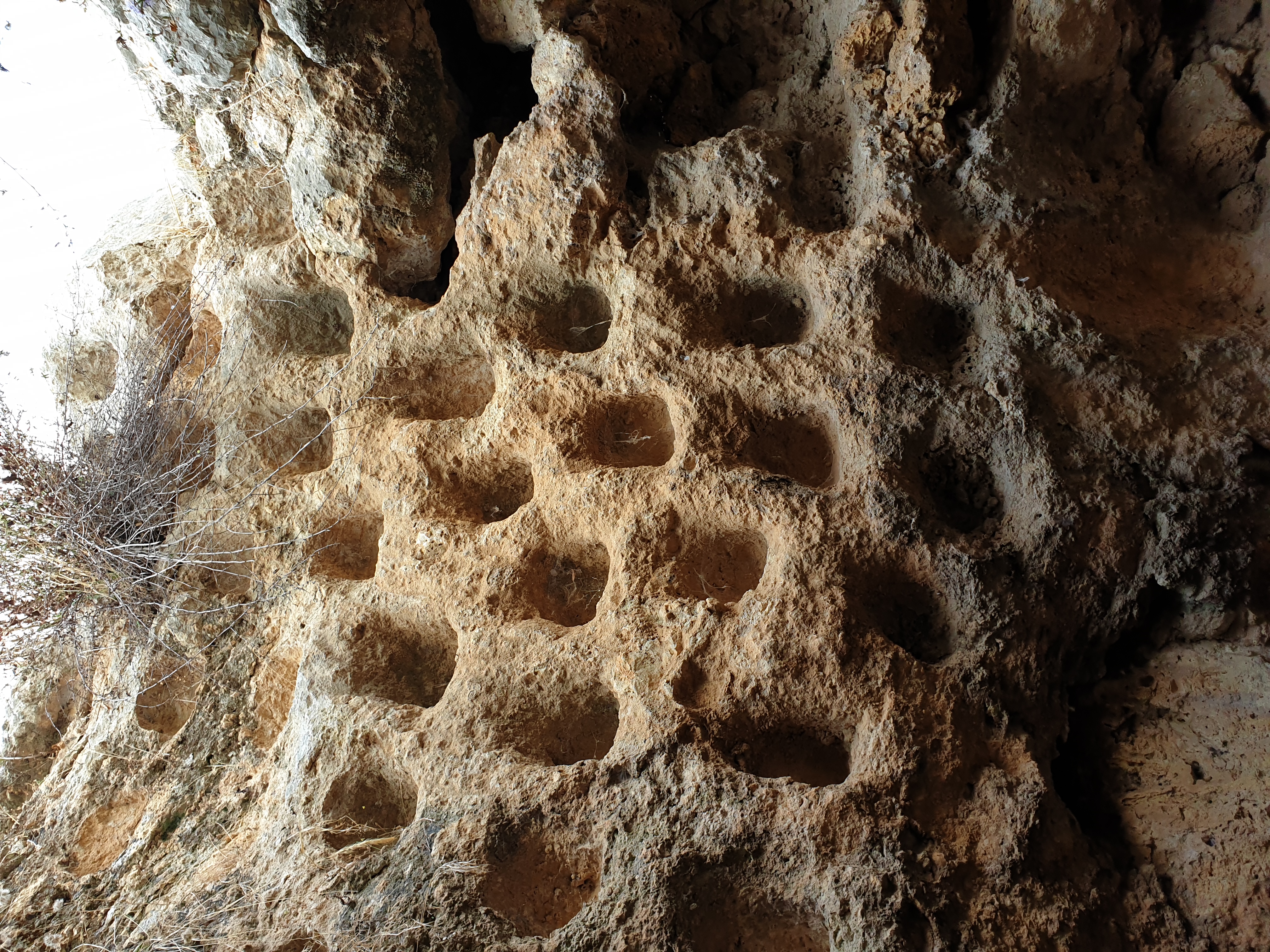FileKhirbet_Qana_-_Columbarium.jpg