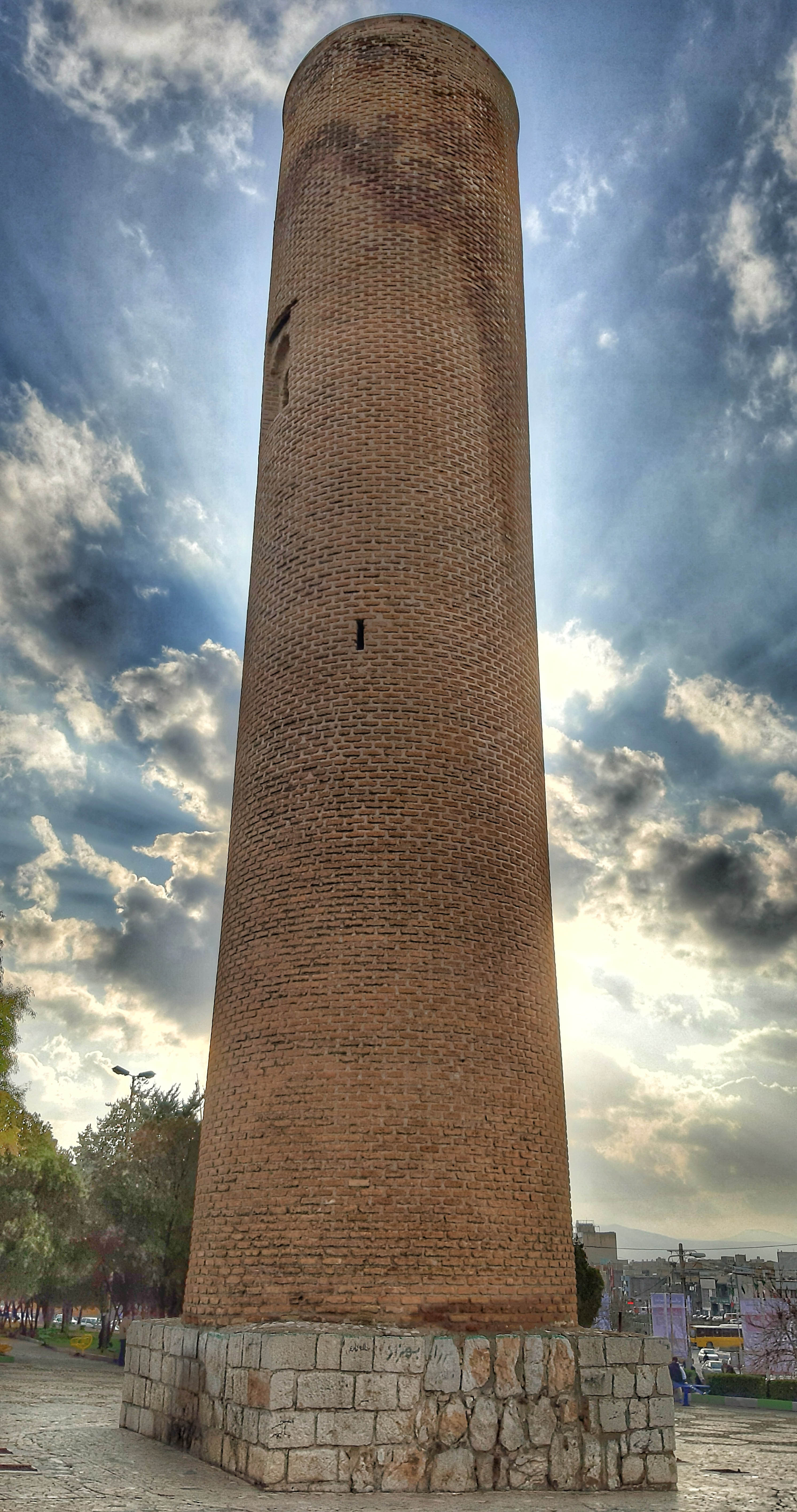 FileBrick_Minaret_KhorramAbad_.jpg