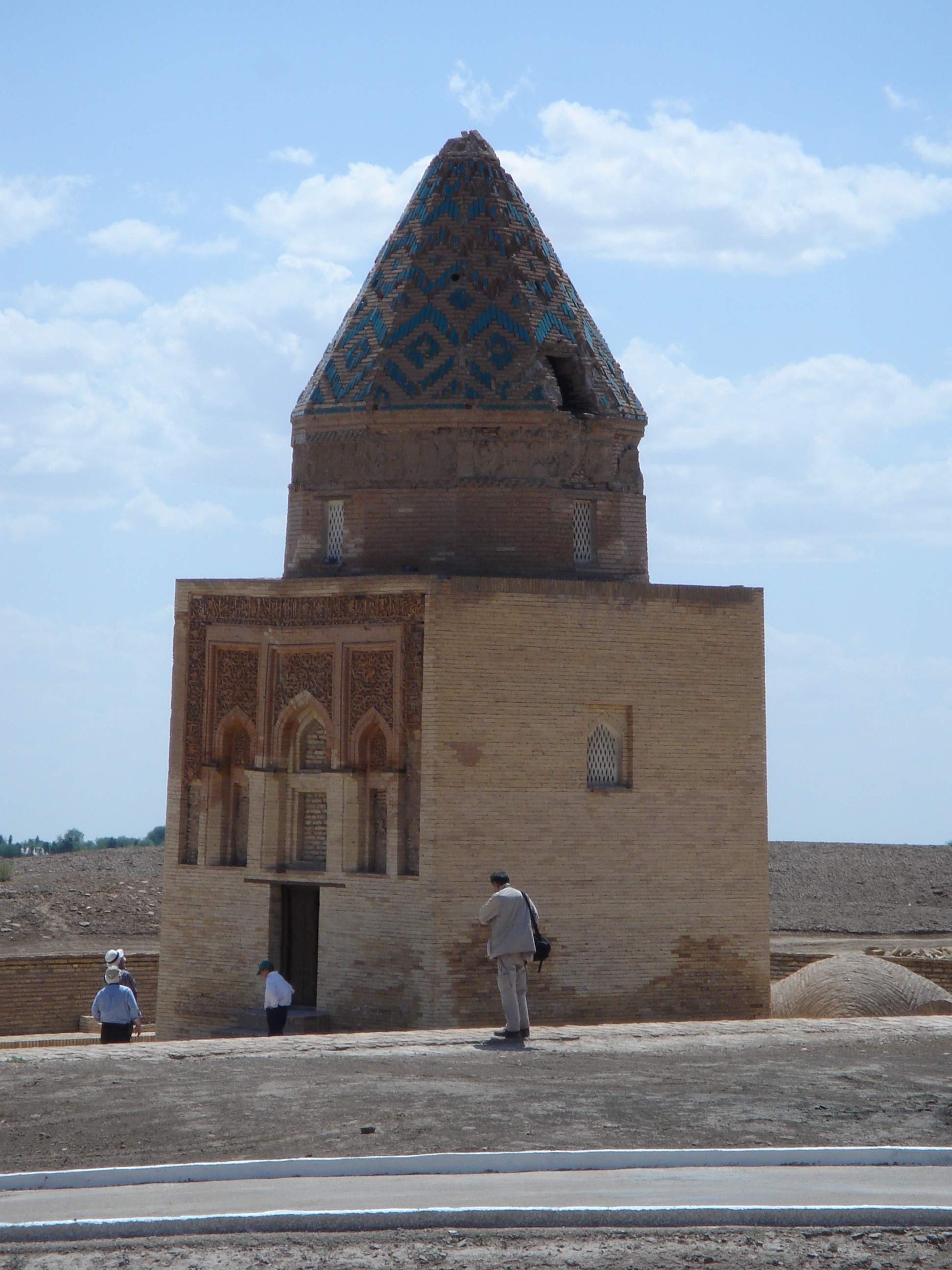 FileIl_Arslan_Mausoleum.JPG