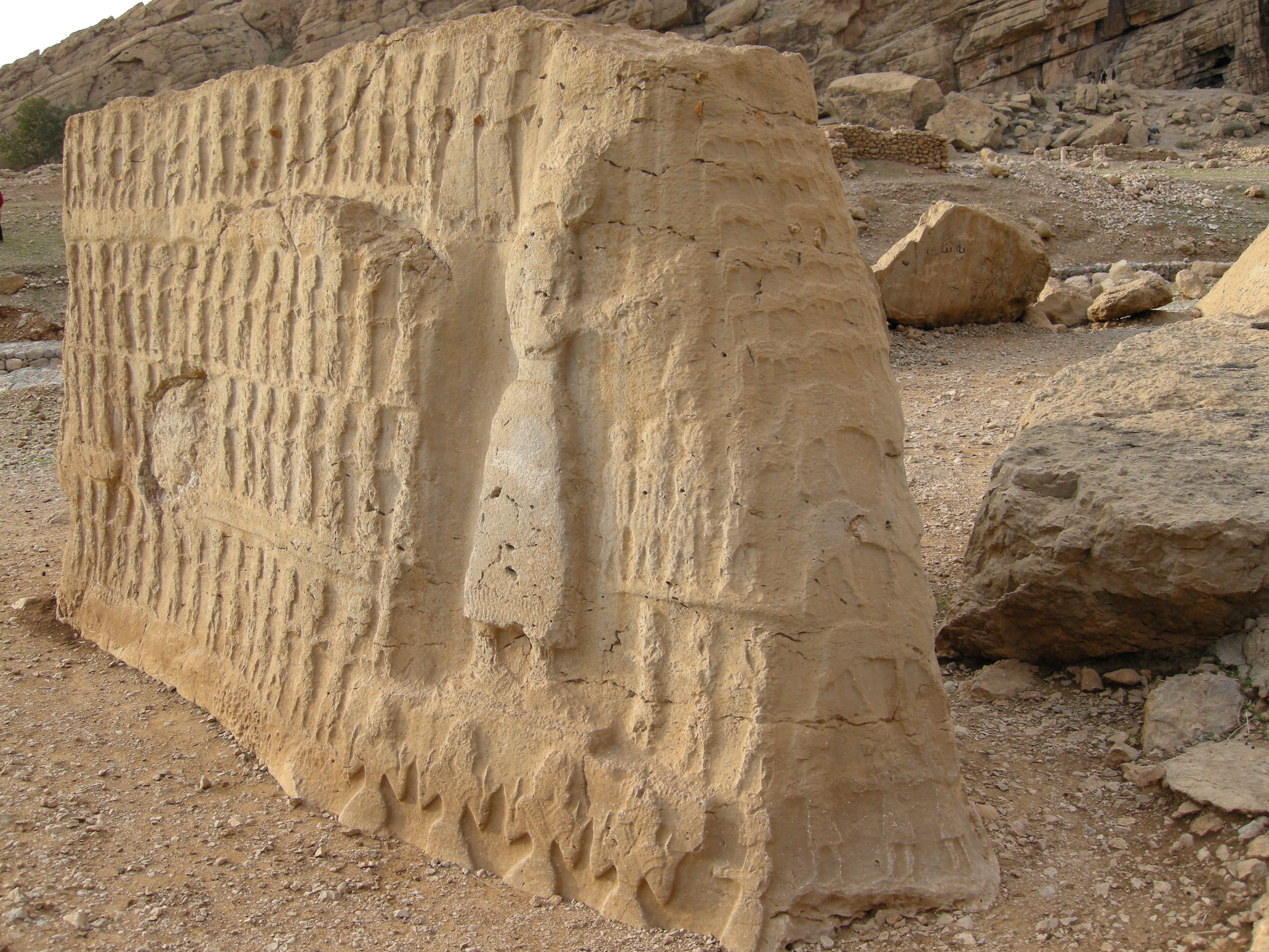 FileBoulder_of_Kul-e_Farah_III_J._Alvarez-Mon.jpg