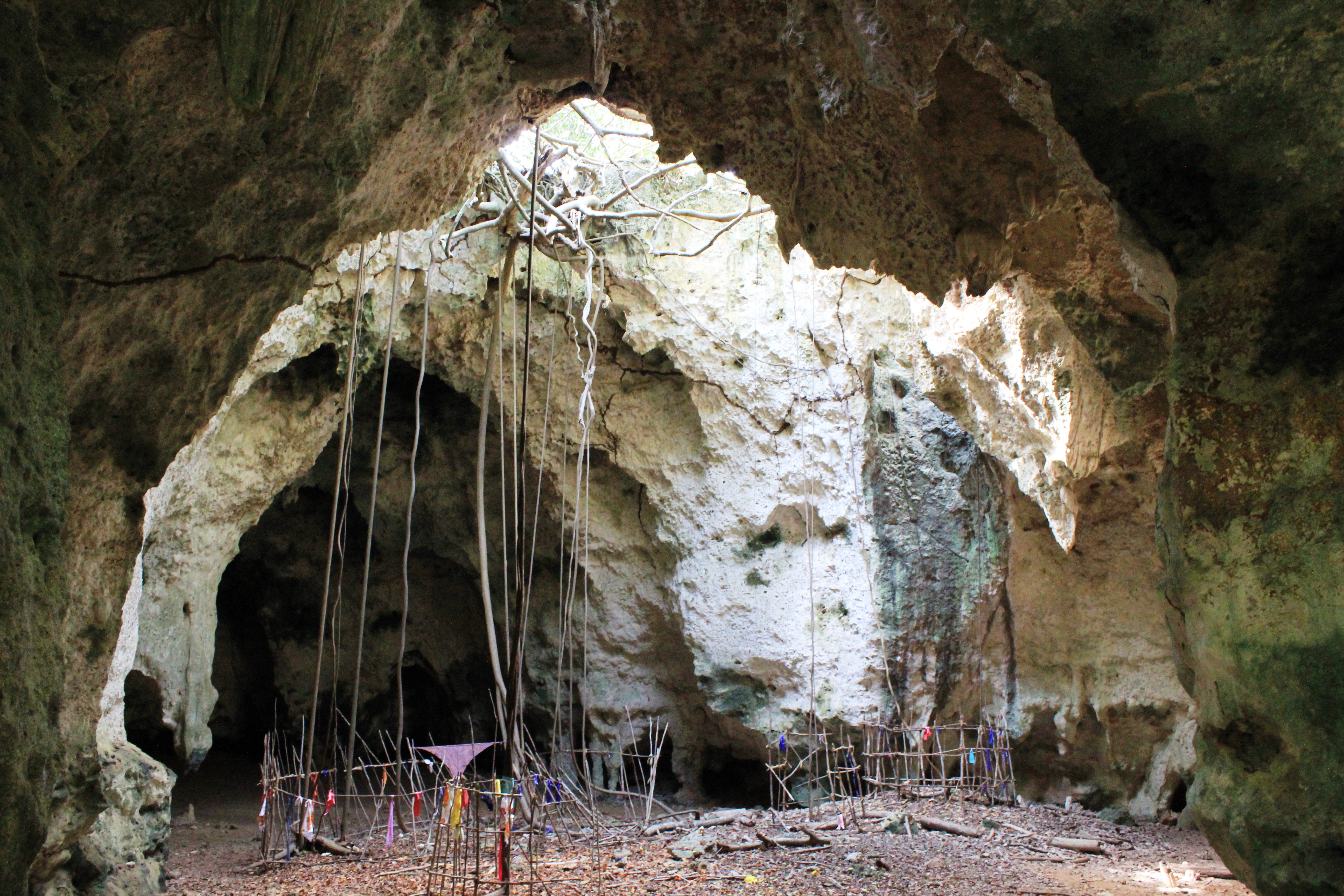 FileKuumbi_Cave_archaeological_site.jpg