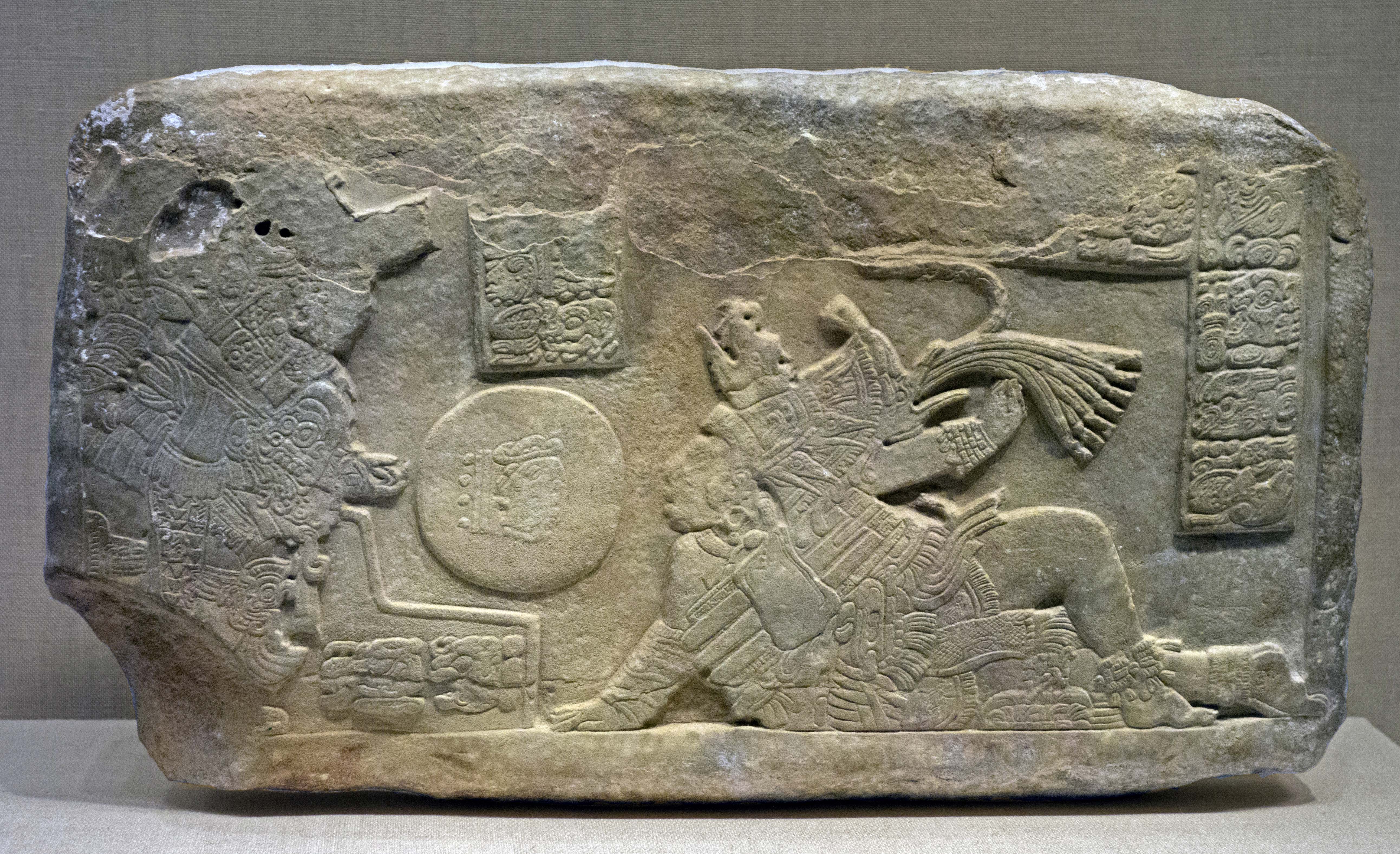 FileLa_Corona_Relieve_Juego_de_Pelota.jpg