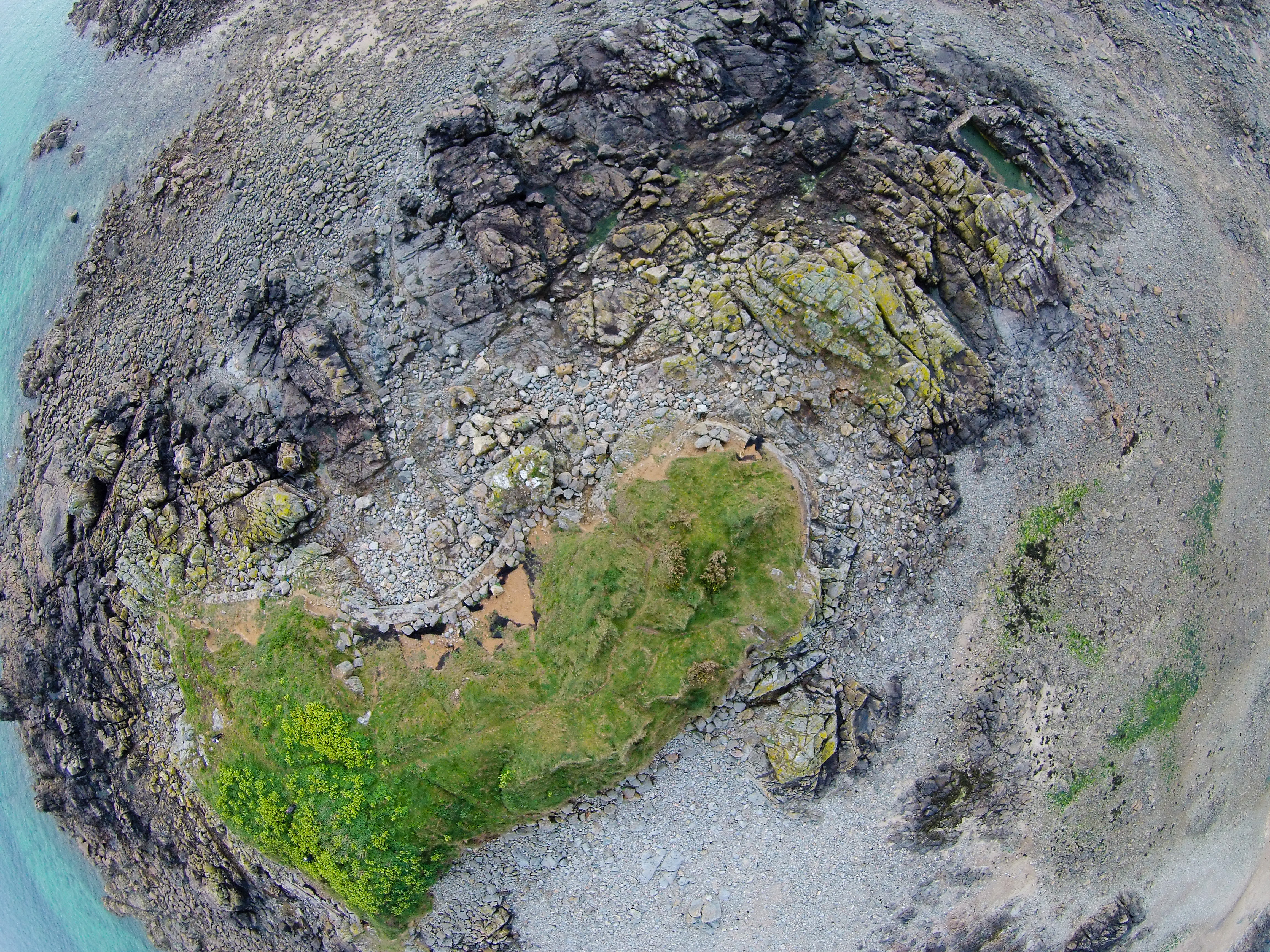FileAerial_photo_of_La_Motte_tidal_island_Jersey.jpg