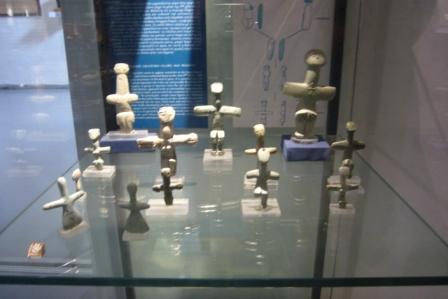 FileCypriot_Cruciform_Figurines_in_Cyprus_Museum.JPG