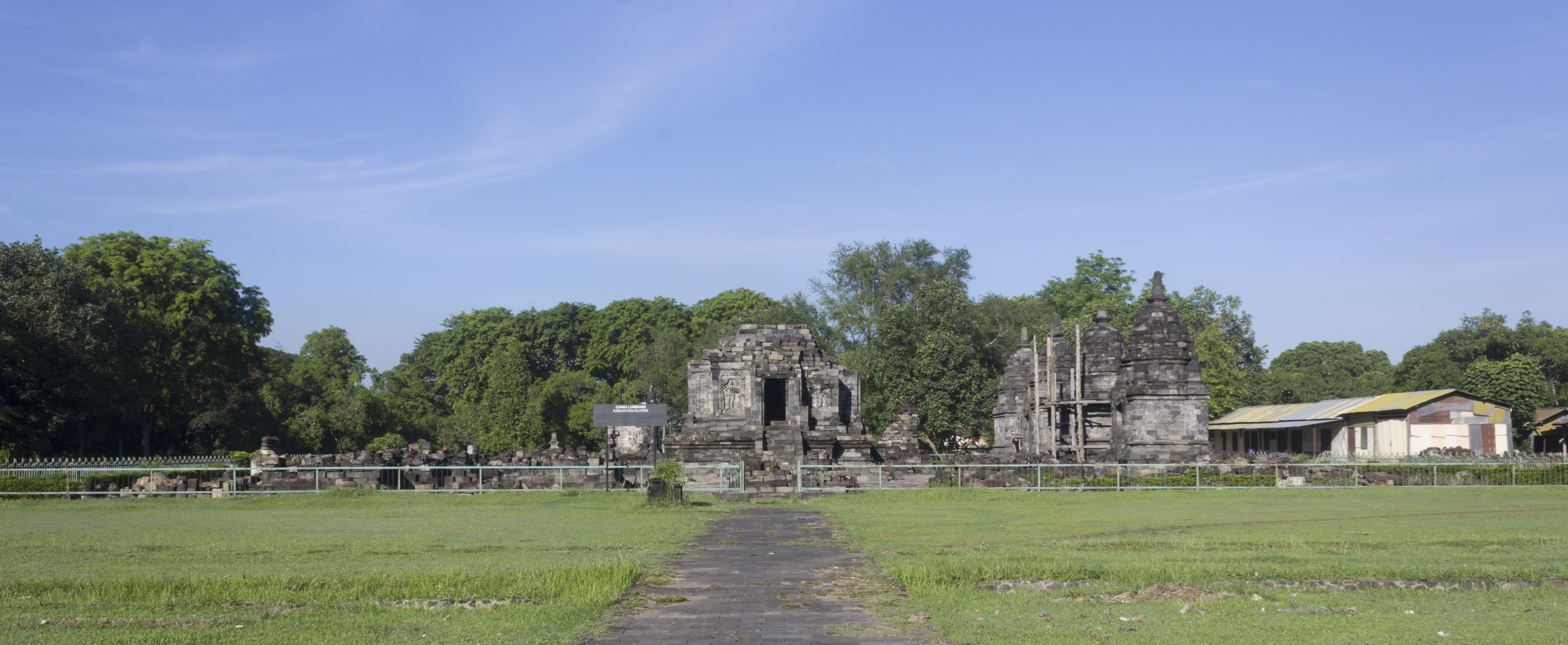 FileLumbung_temple_from_a_distance_23_November_2013.jpg