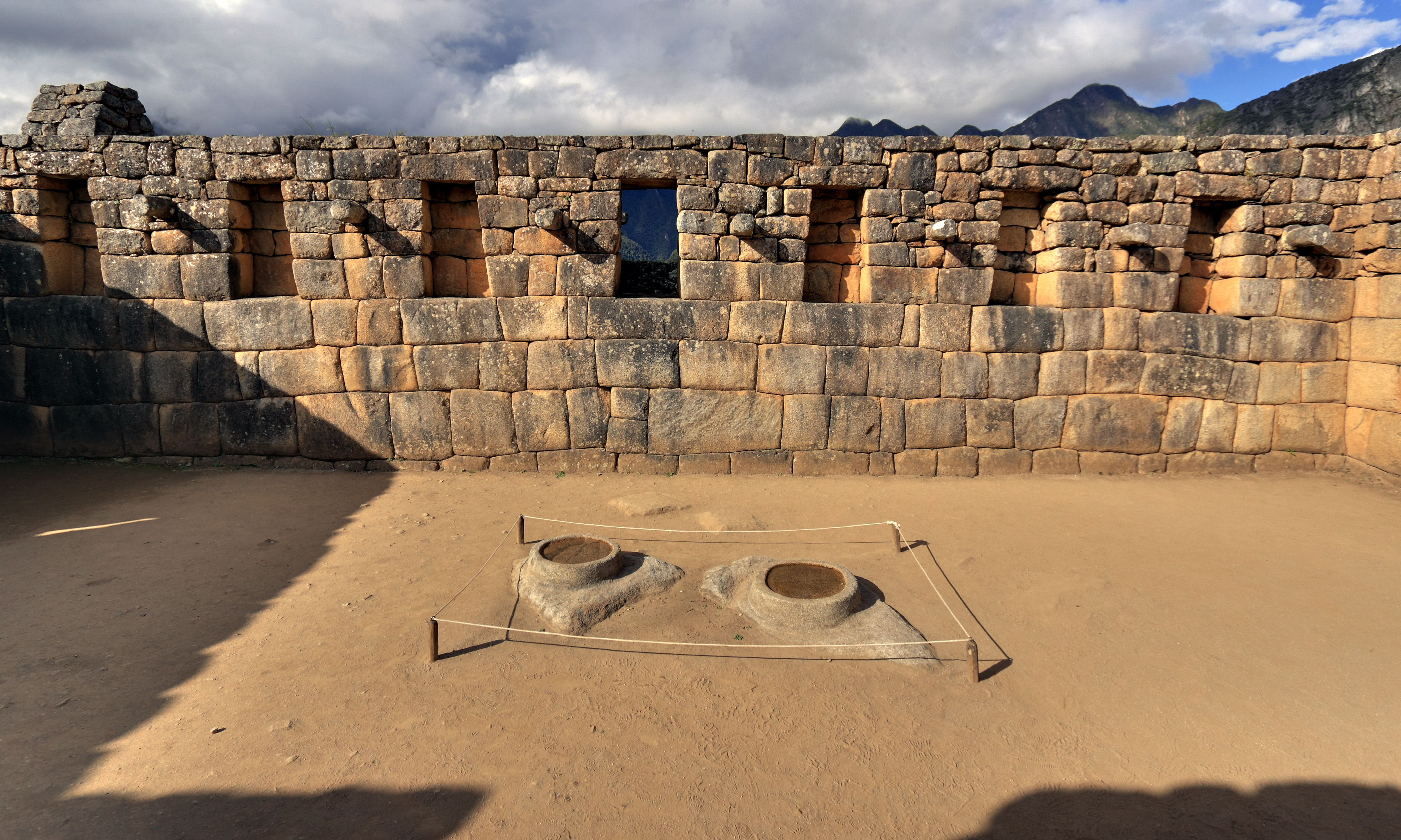 File90_-_Machu_Picchu_-_Juin_2009_cropped.jpg