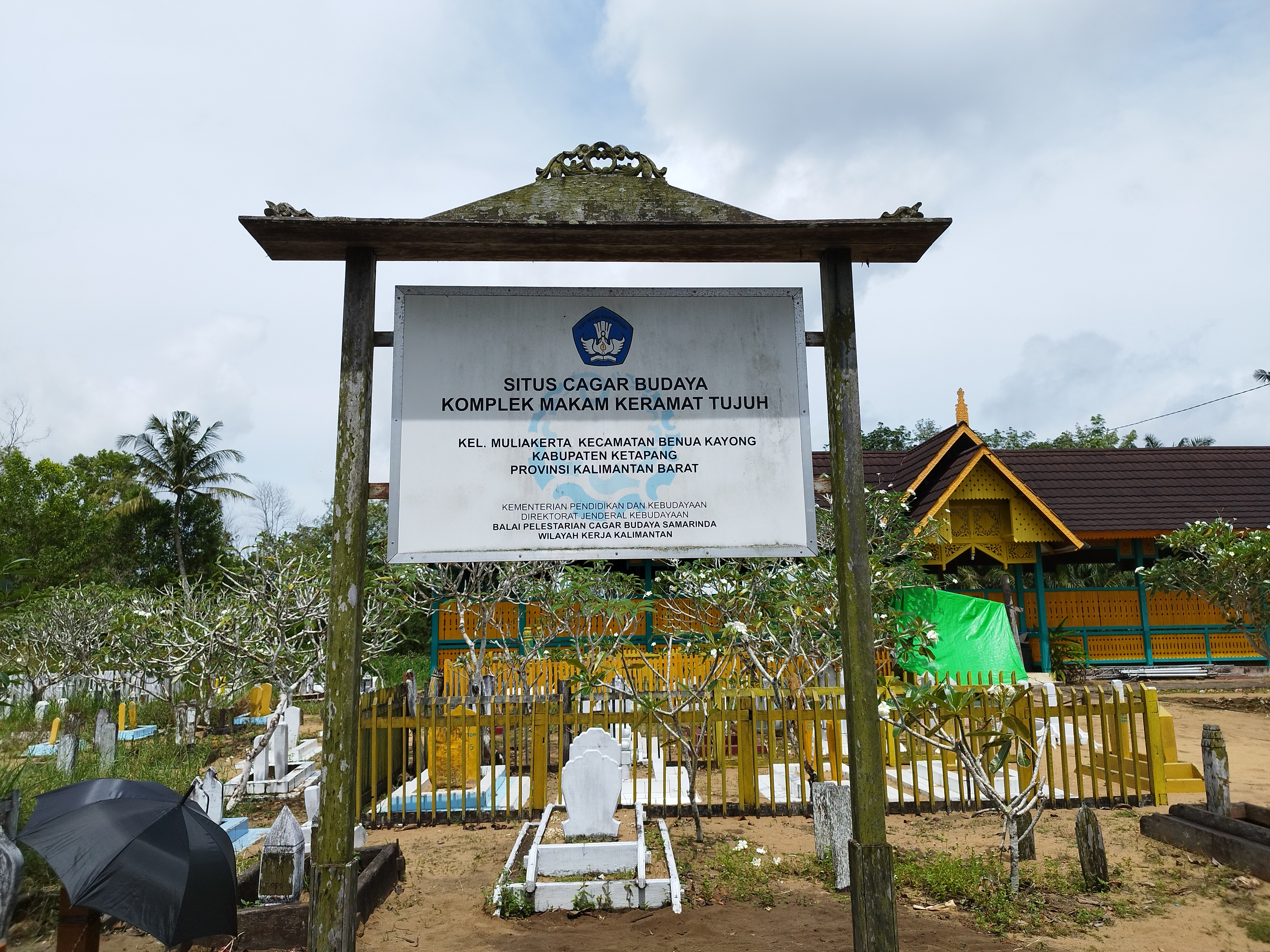 FileKomplek_Makam_Keramat_Tujuh_01.jpg