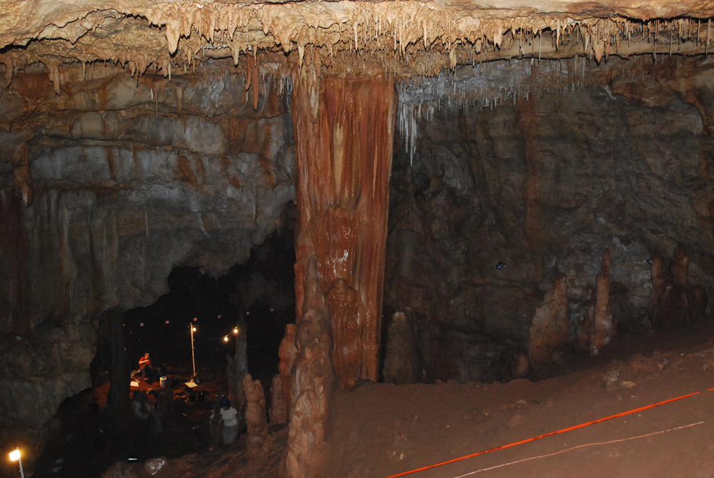 FileMANOT_CAVE_SPELEOTHEM.JPG
