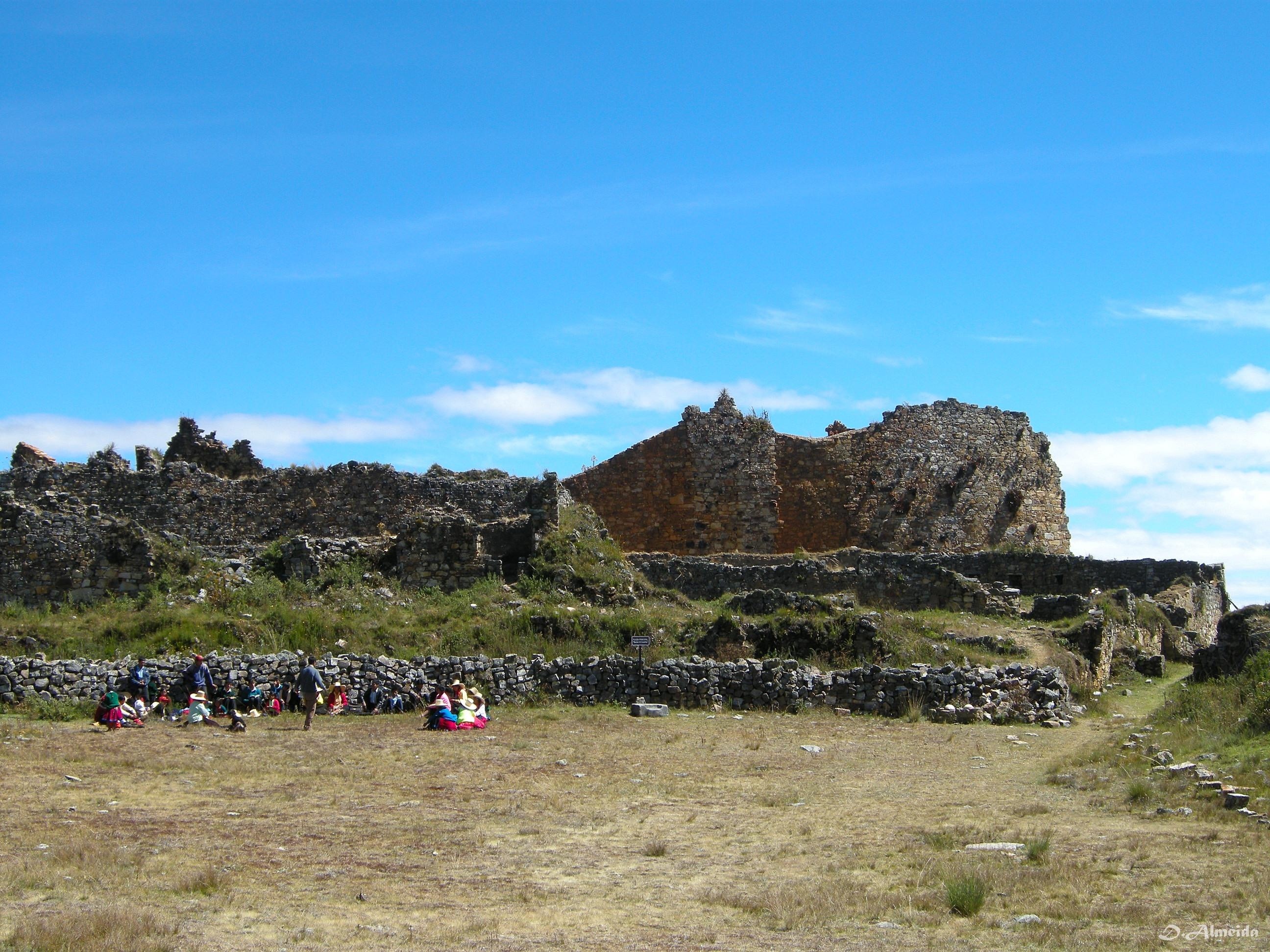 FileMarcahuamachuco-_Plaza_Principal_Sector_El_Castillo.jpg