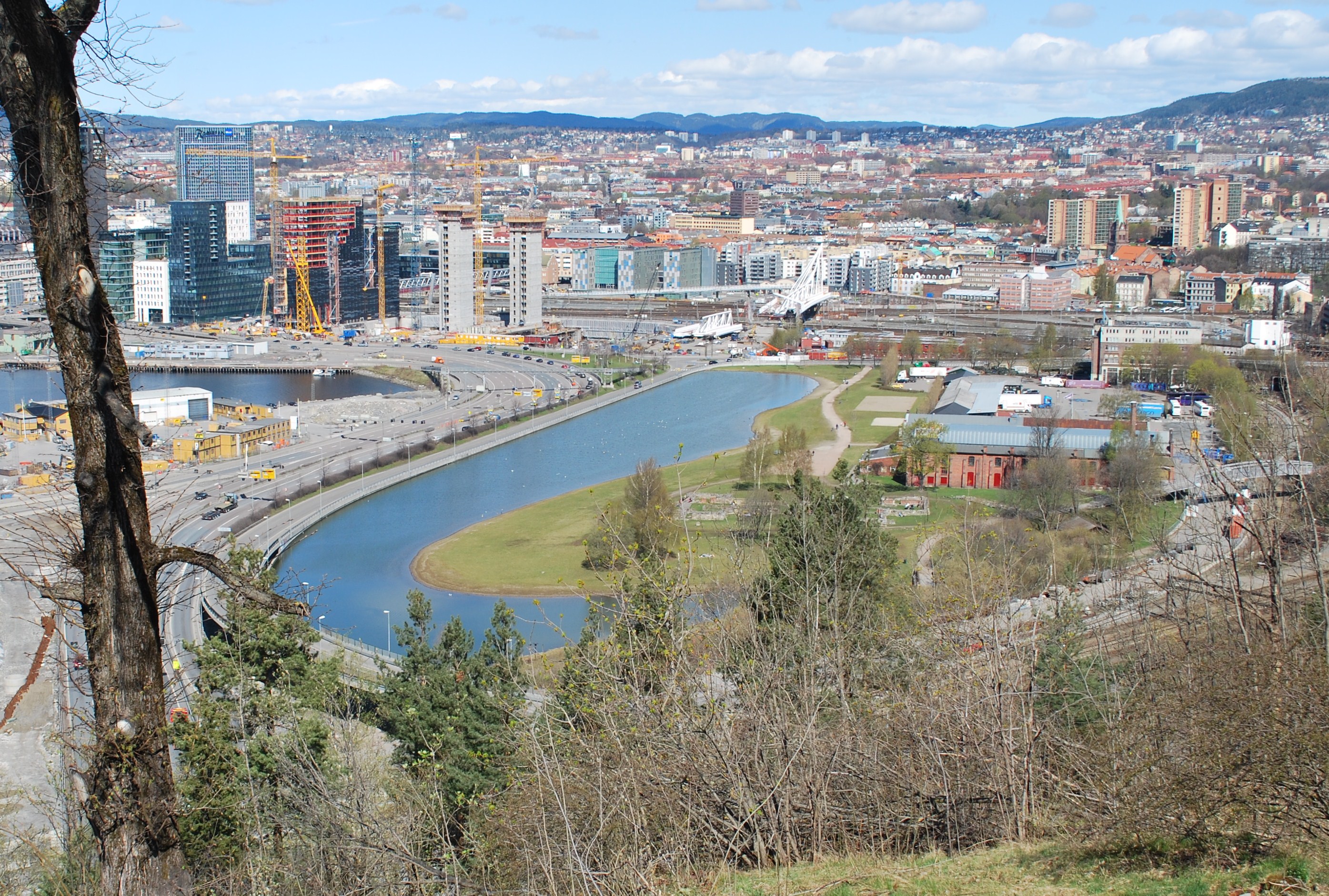 FileMiddelalderparken_fra_Ekeberg.JPG