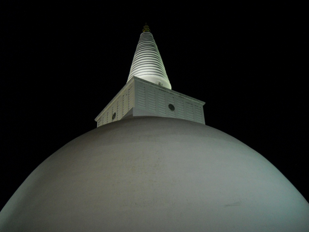 FileMirisawetiya_Stupa.jpg