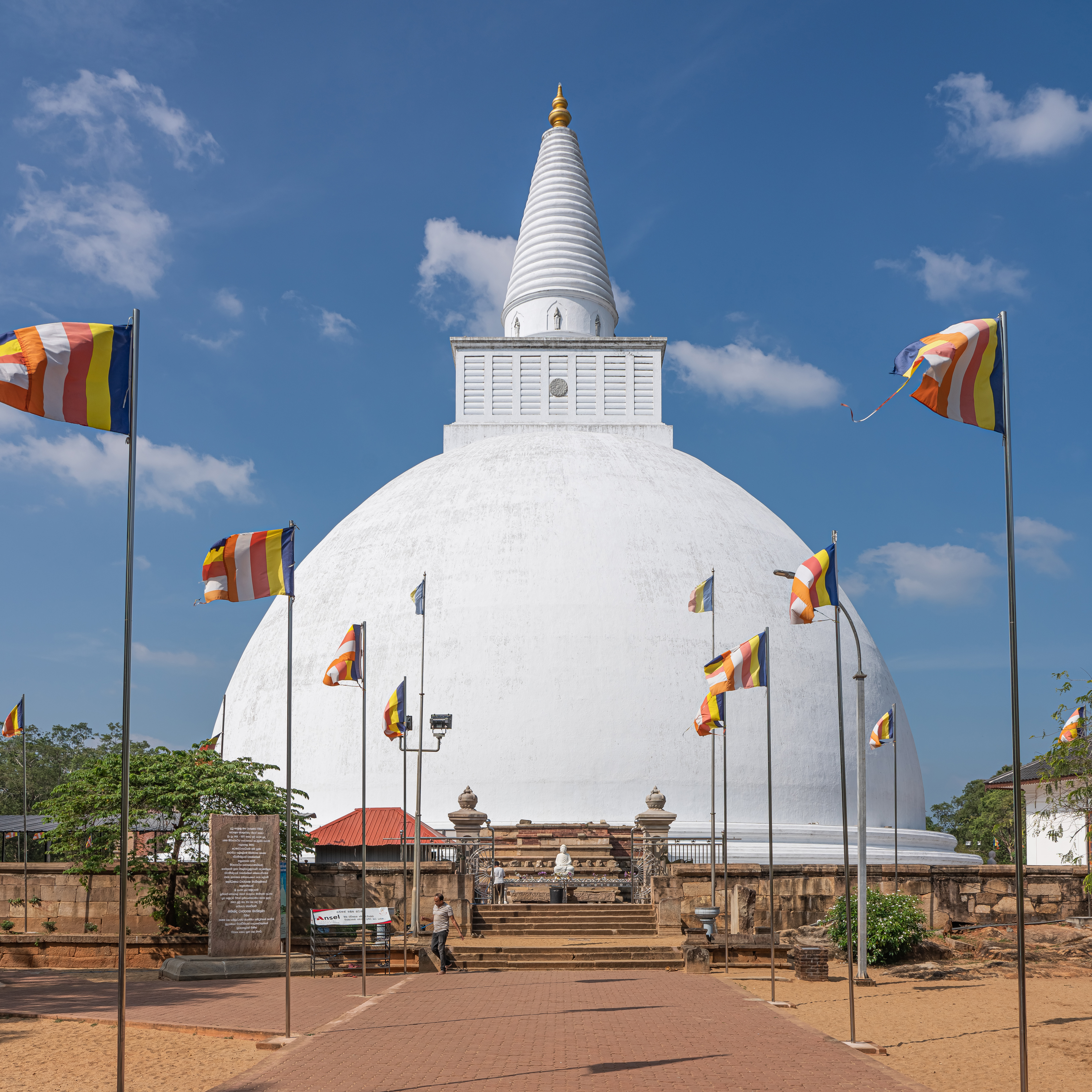 FileSL_Anuradhapura_asv2020-01_img35_Mirisawetiya_Stupa.jpg