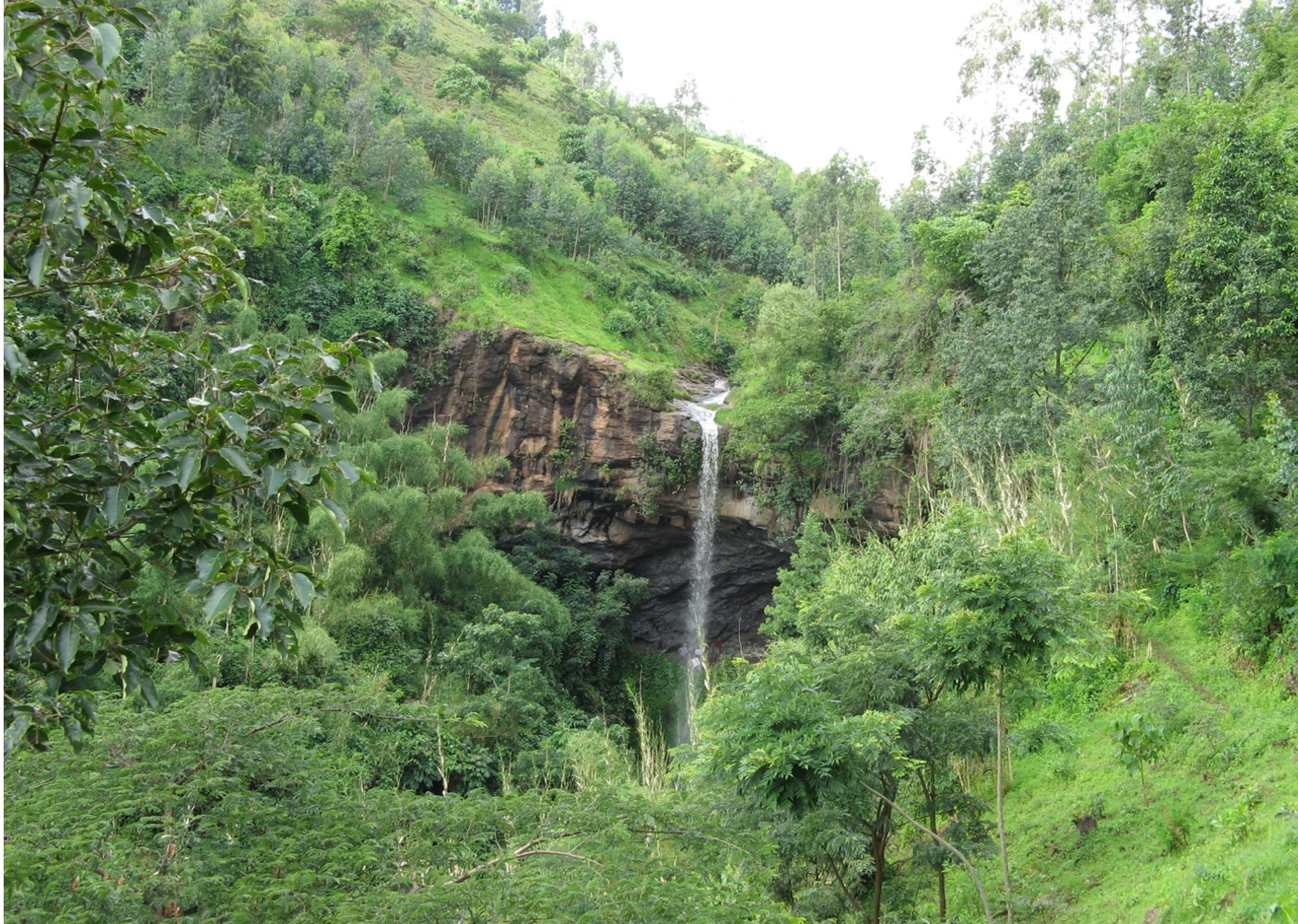 FileMochena_Borago_Shelter_with_waterfall.jpg