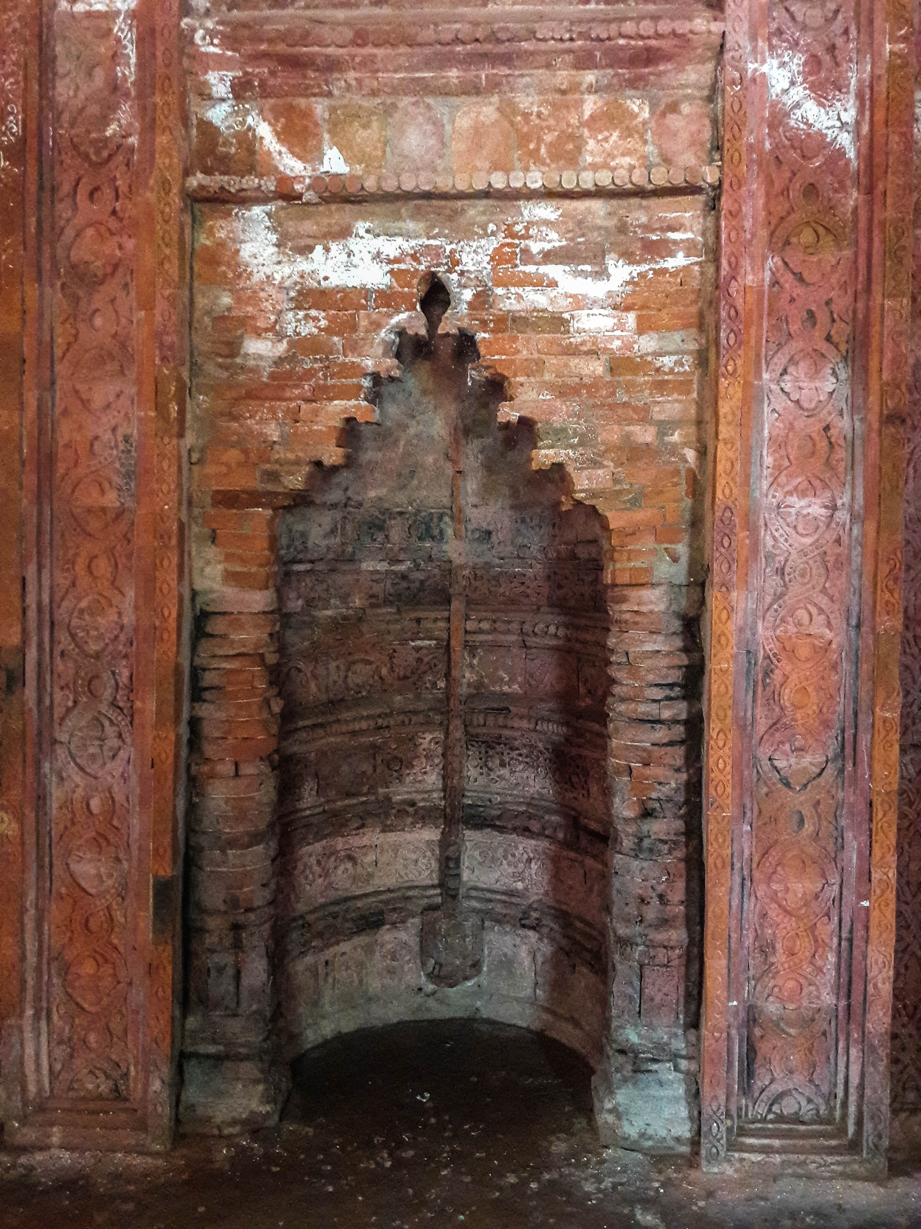 FileNine_Dome_Mosque__interior_.jpg