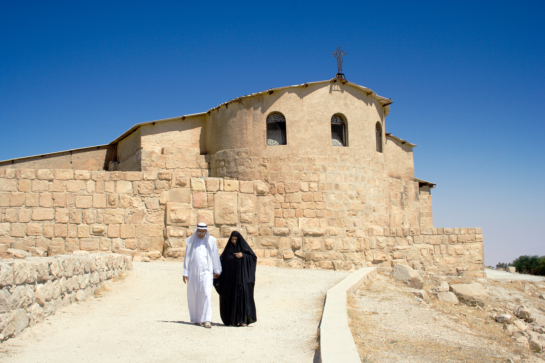 FileCouple_in_Front_of_Church.jpg