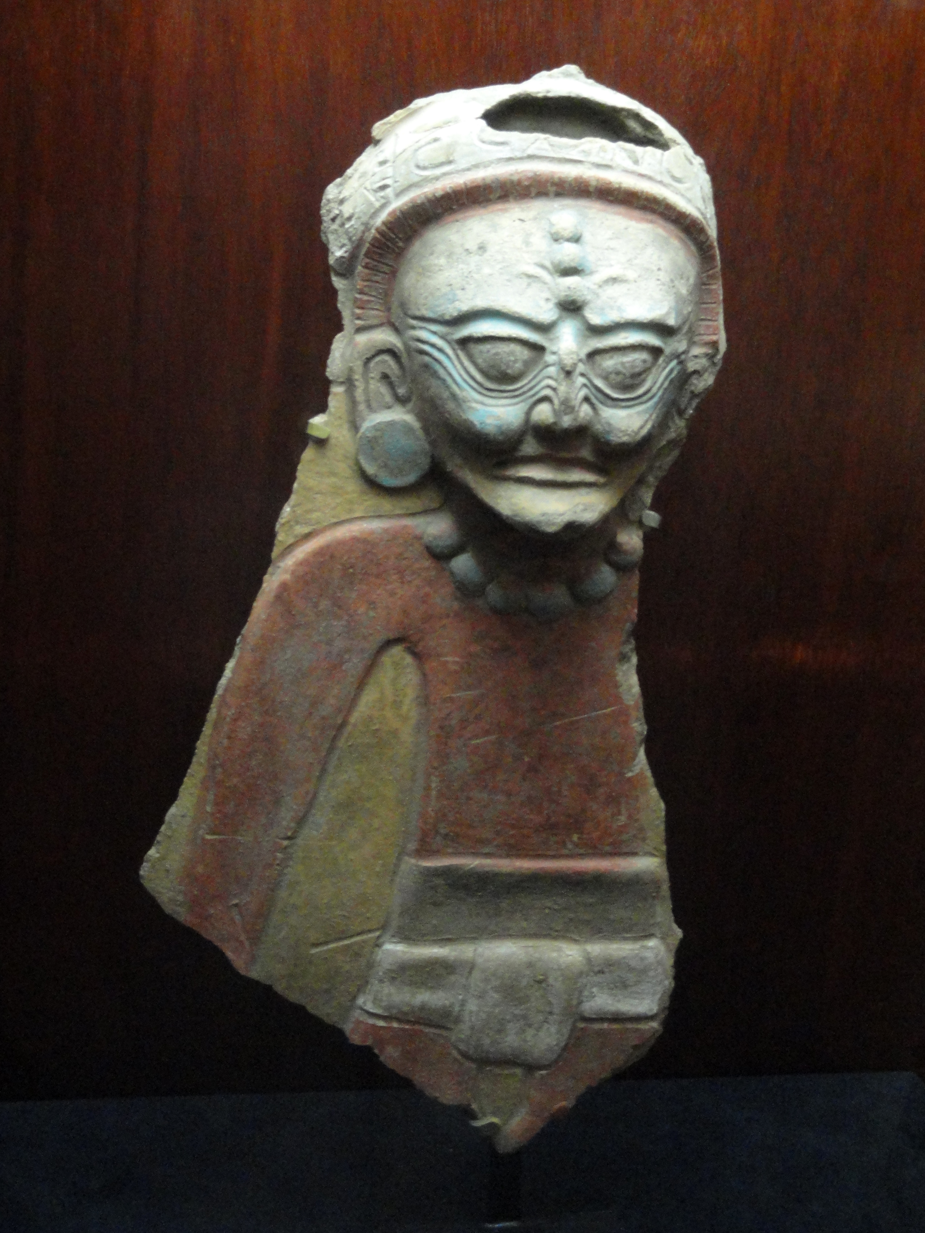 FileNebaj_Polychrome_Fragment_of_Old_Fire_God_900-1200_AD_Maya_Guatemala_-_Houston_Museum_of_Natural_Science_-_DSC02122.JPG
