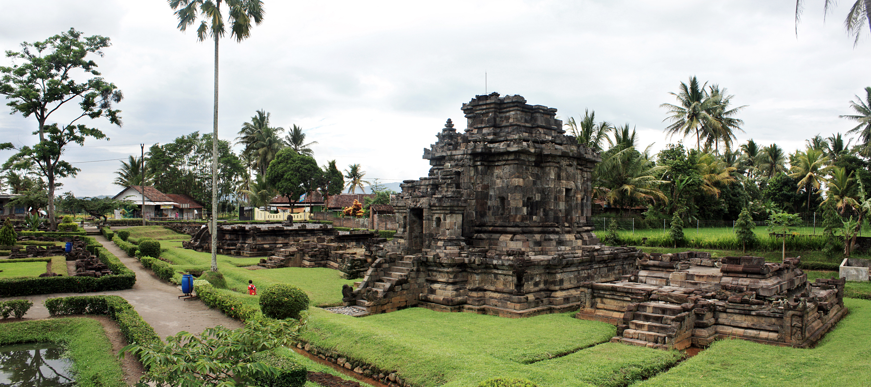 FileNgawen_temple_November_2013.jpg