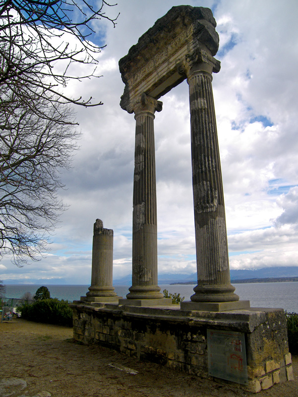 FileRoman_column_-_Nyon_Vaud_Switzerland.jpg