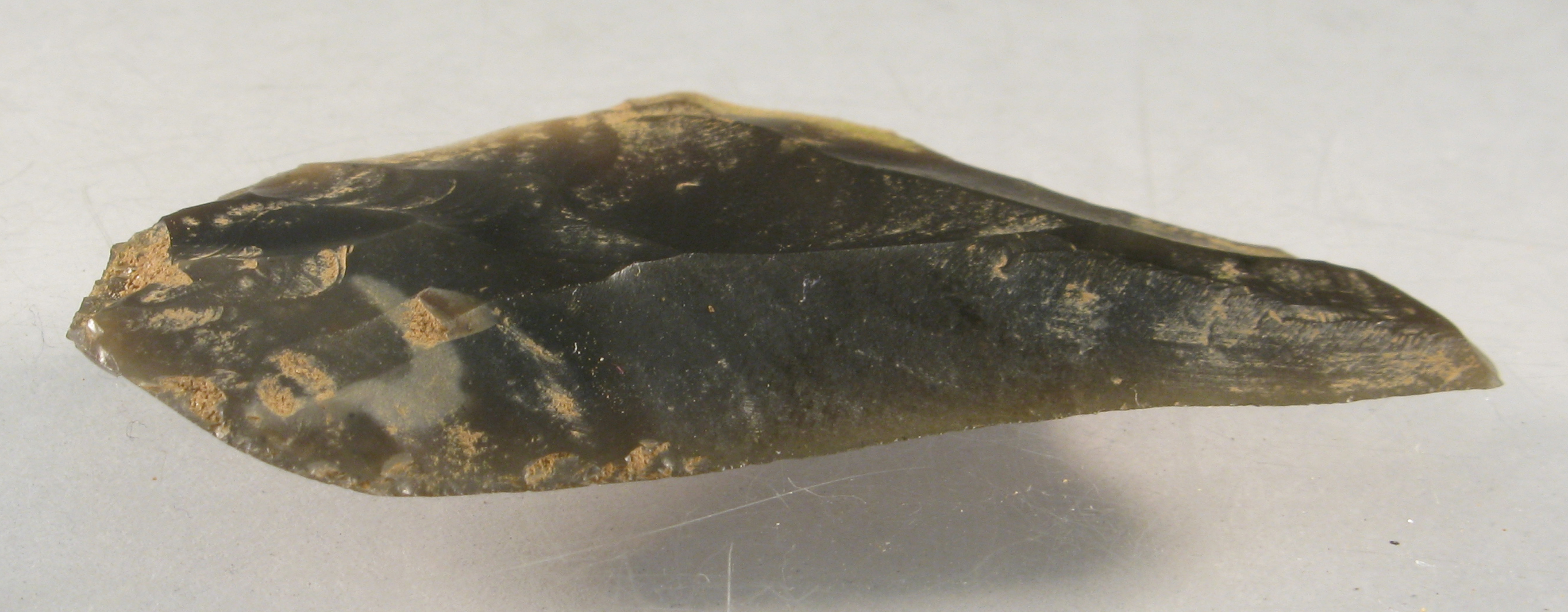 FileNeolithic_Lithic_implement_-_worked_flake_-_tertiary_debitage_FindID_539218-412104.jpg