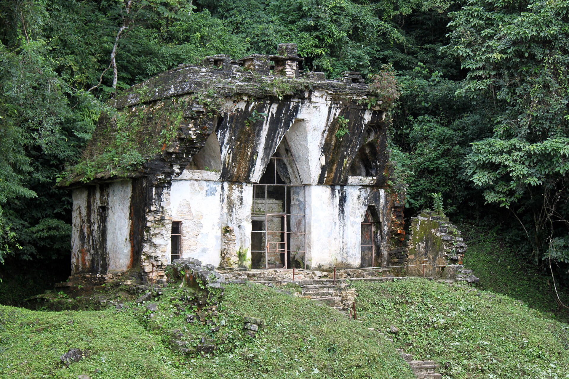 2013-12-31_Palenque_Kreuzgruppe_Bl_tterkreuztempel_01_anagoria.JPG