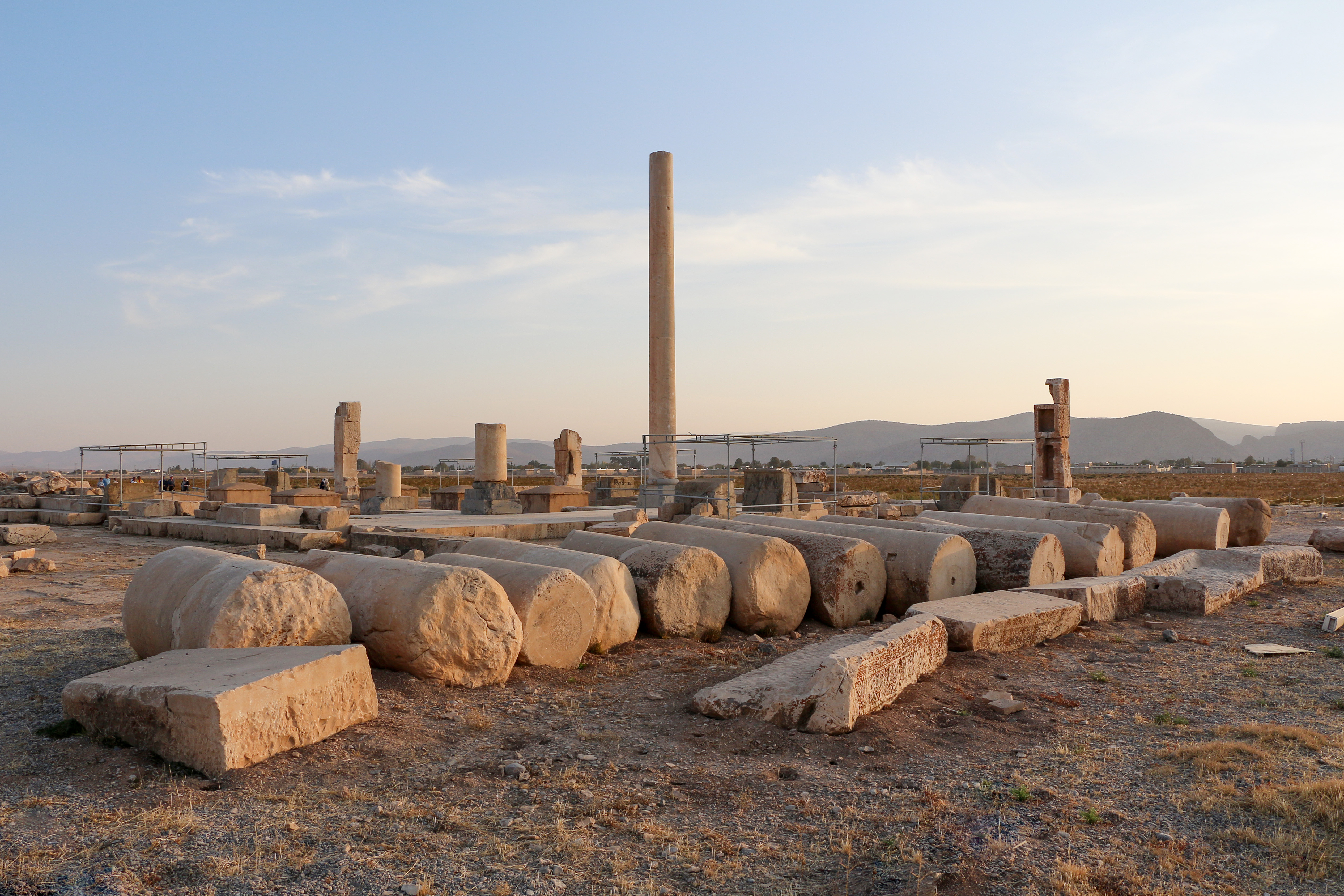 FileAudience_Palace_Pasargadae_03.jpg