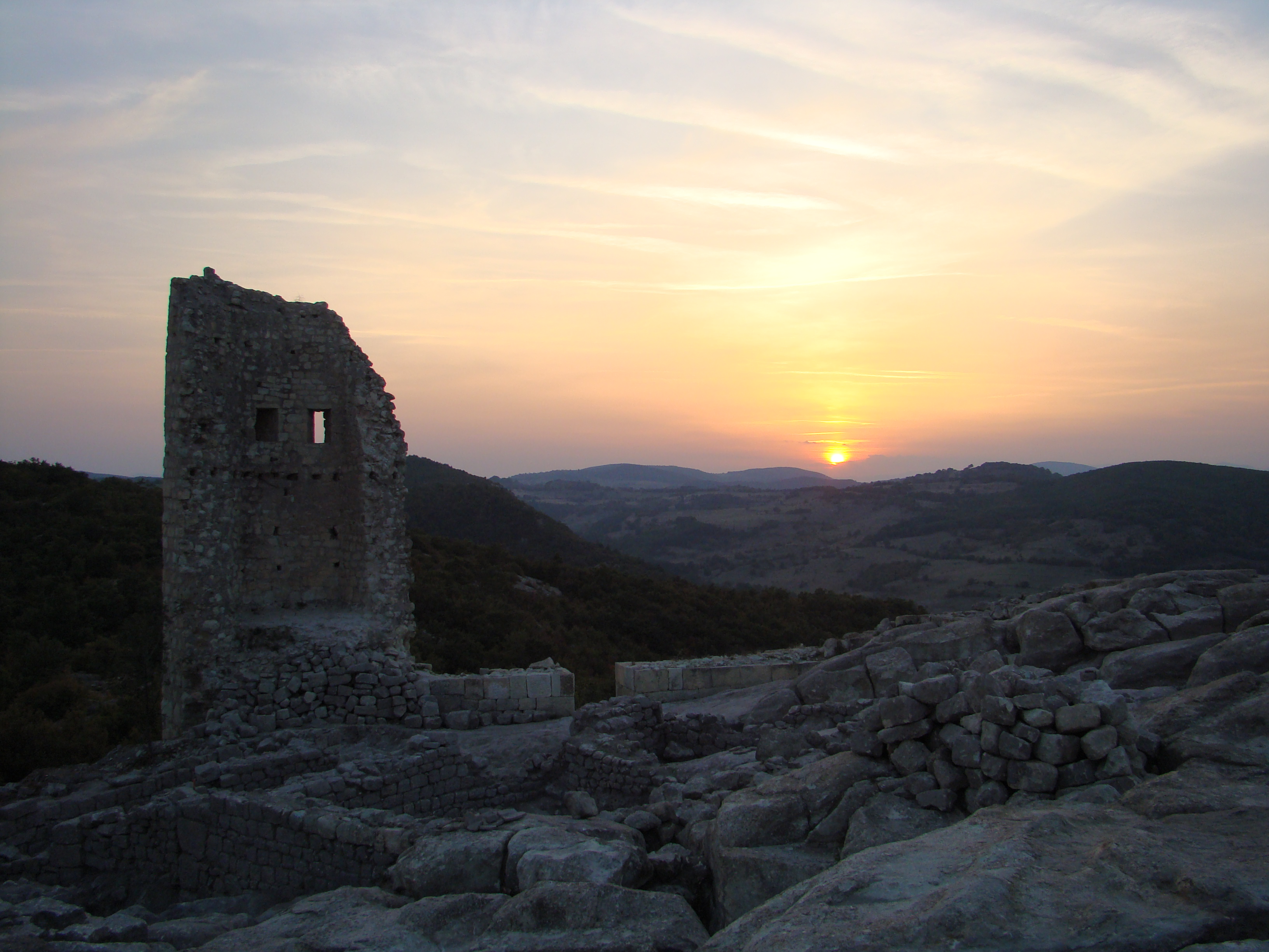 FilePerperikon-Medieval-Walls.jpg