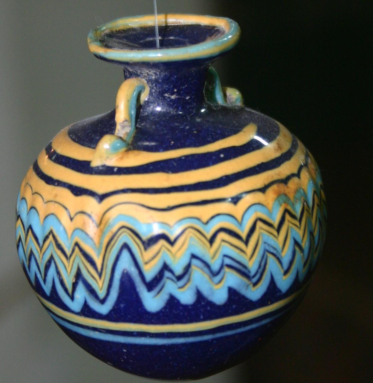FilePichvnari_polychrome_glass_perfume_round_1.jpg
