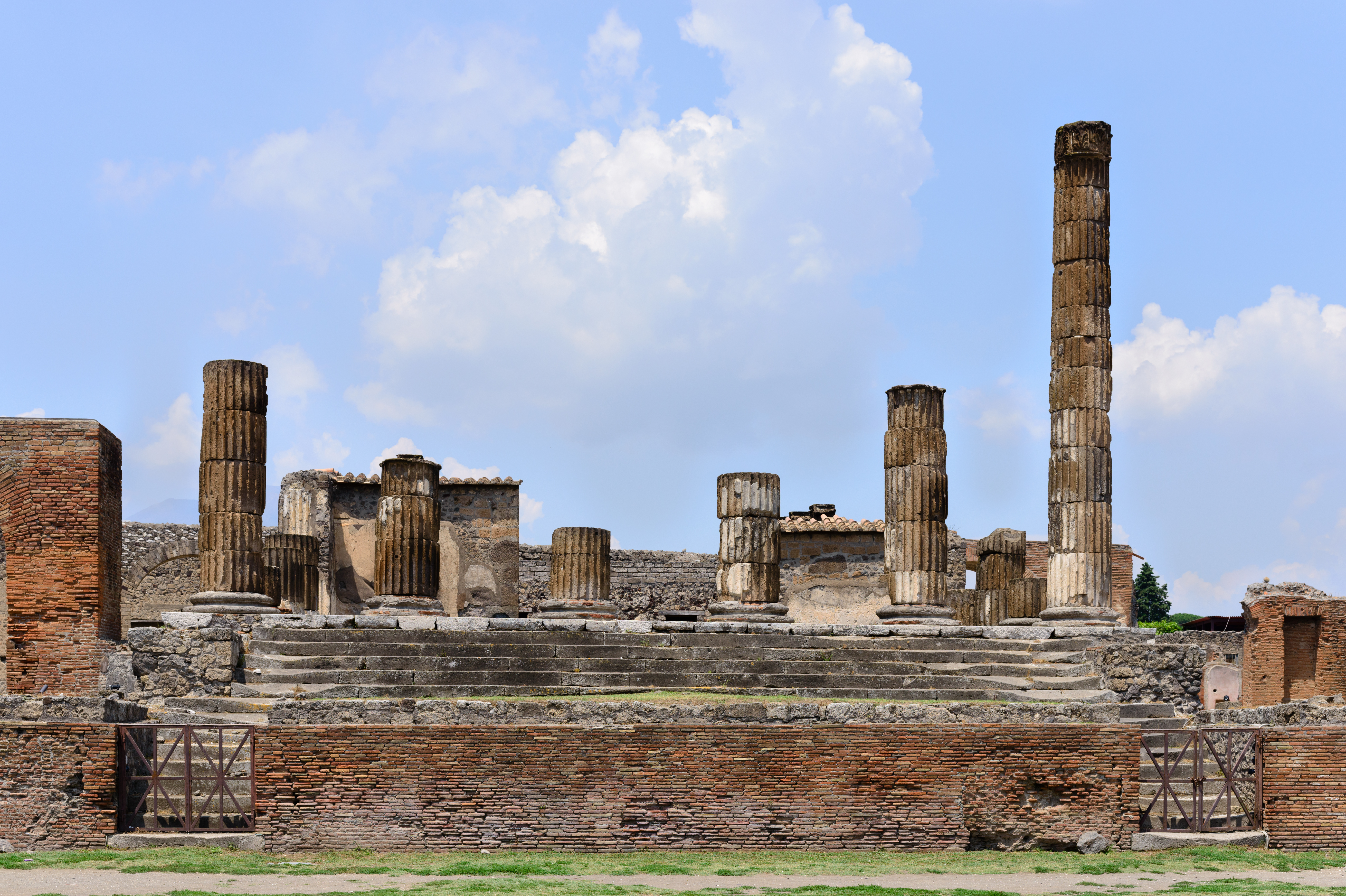 FileAncient_Roman_Pompeii_-_Pompeji_-_Campania_-_Italy_-_July_10th_2013_-_26.jpg