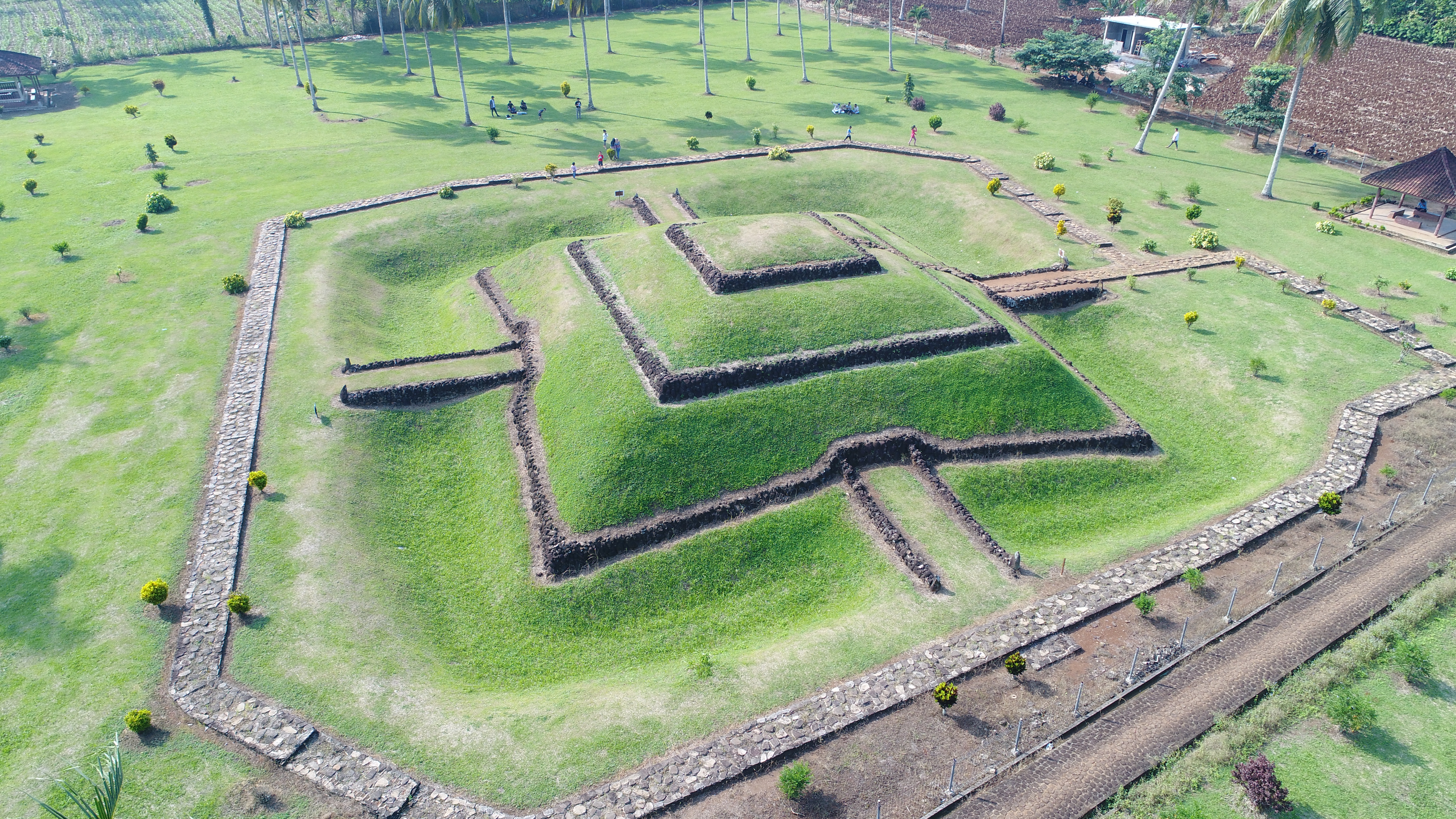 FilePugung_Raharjo_Pyramid_1.jpg