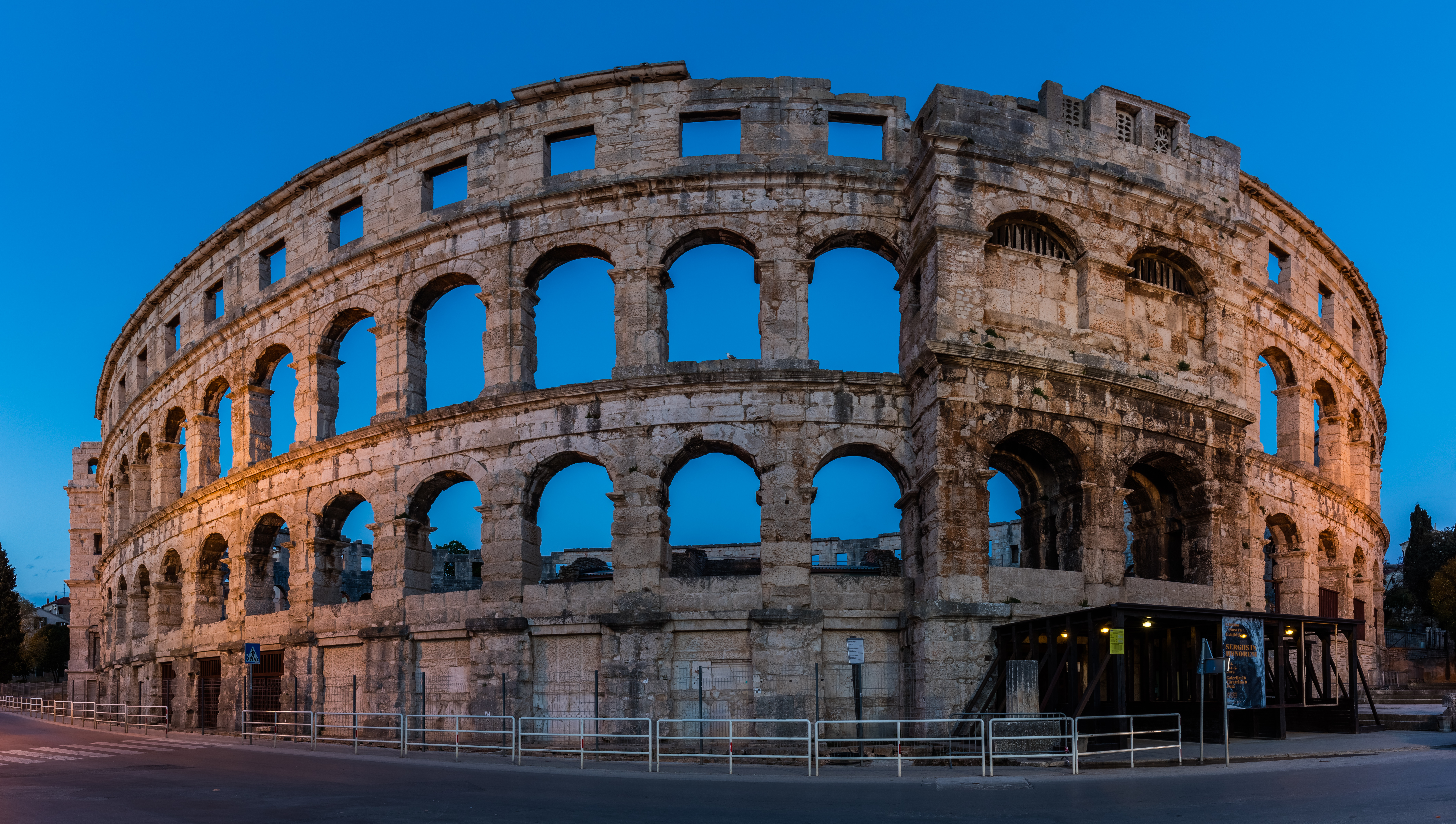 FileAnfiteatro_de_Pula_Croacia_2017-04-17_DD_13-18_HDR_PAN.jpg