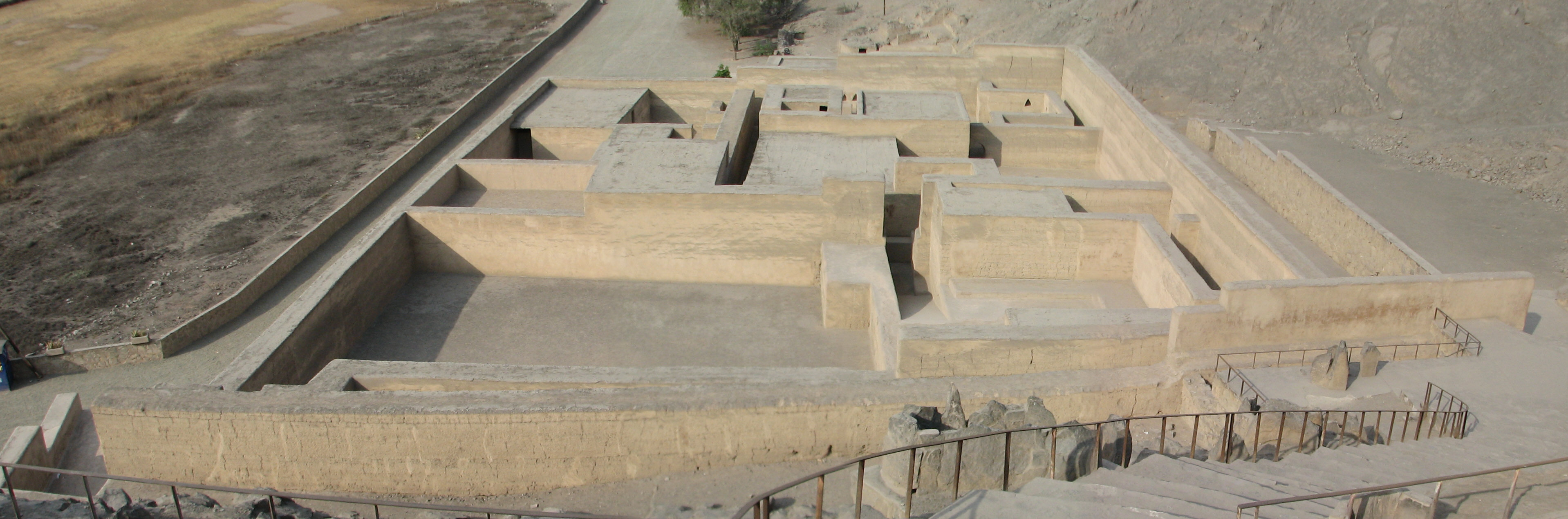 FilePuruchuco_Archaeological_site_-_overview.jpg