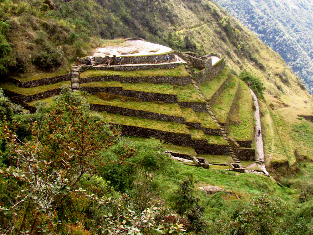 FilePhuyupatamarca_cloud-level_town.jpg