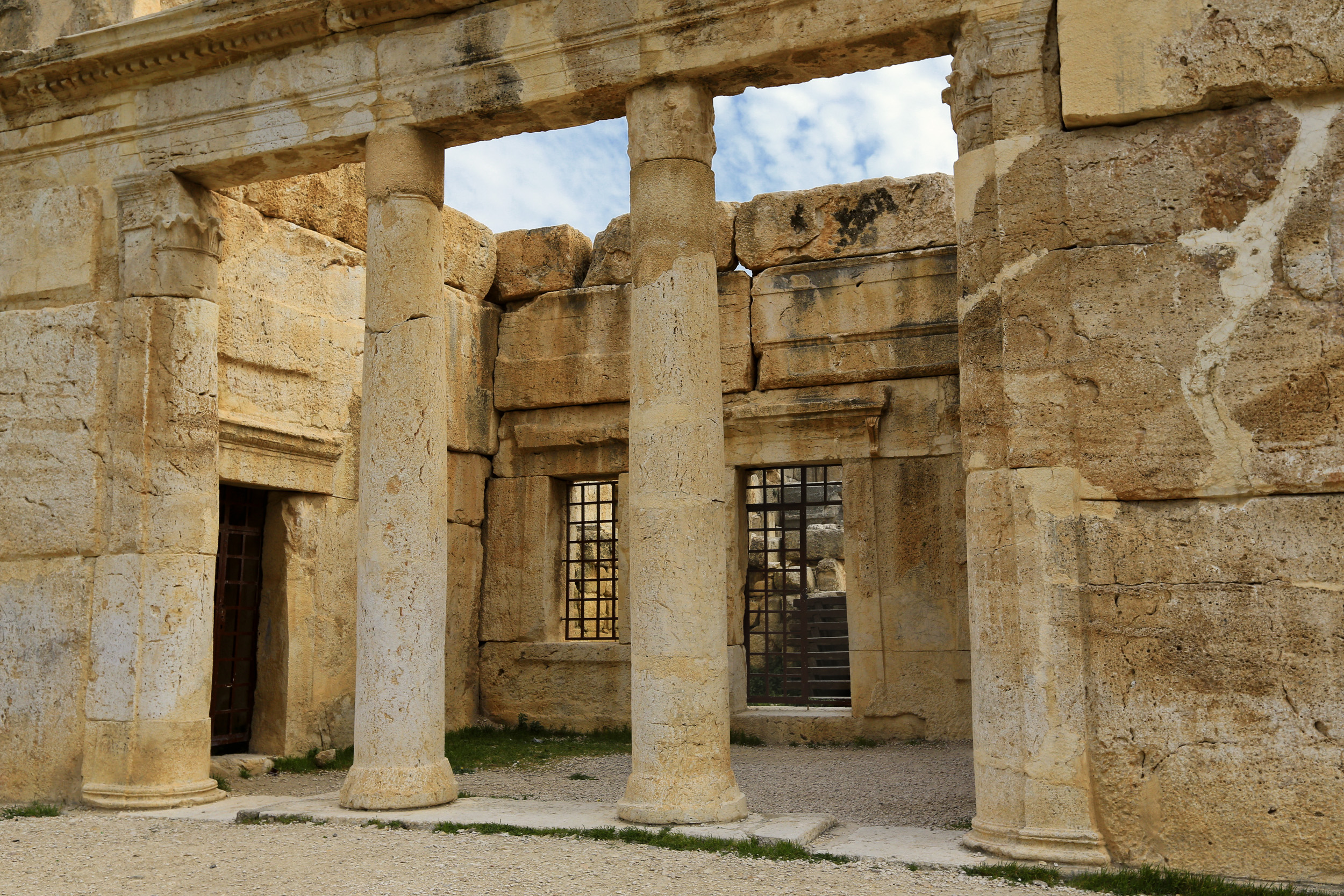 FileIraq_al-Amir_Castle_Interior.jpg
