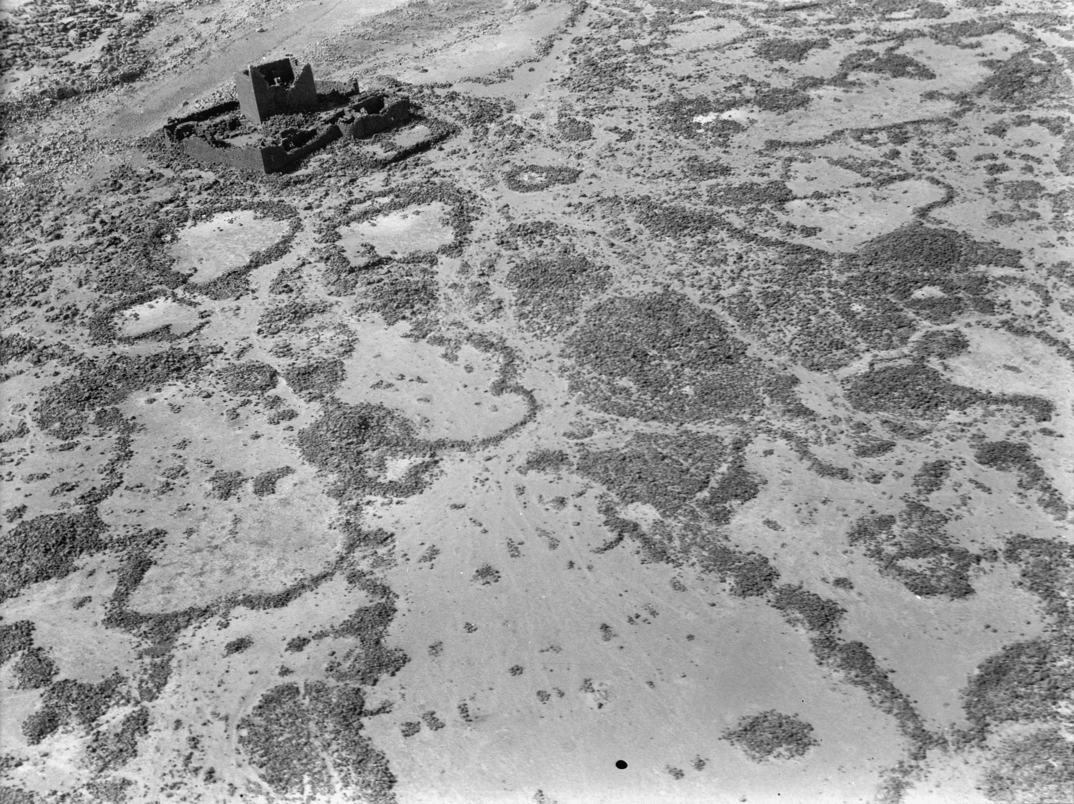 FileAir_views_of_Palestine._Air_route_to_Baghdad_via_Amman_and_the_desert._Kasr-el-Burq._A_mystical_castle_of_black_basalt_in_mid-desert_LOC_matpc.15956.jpg