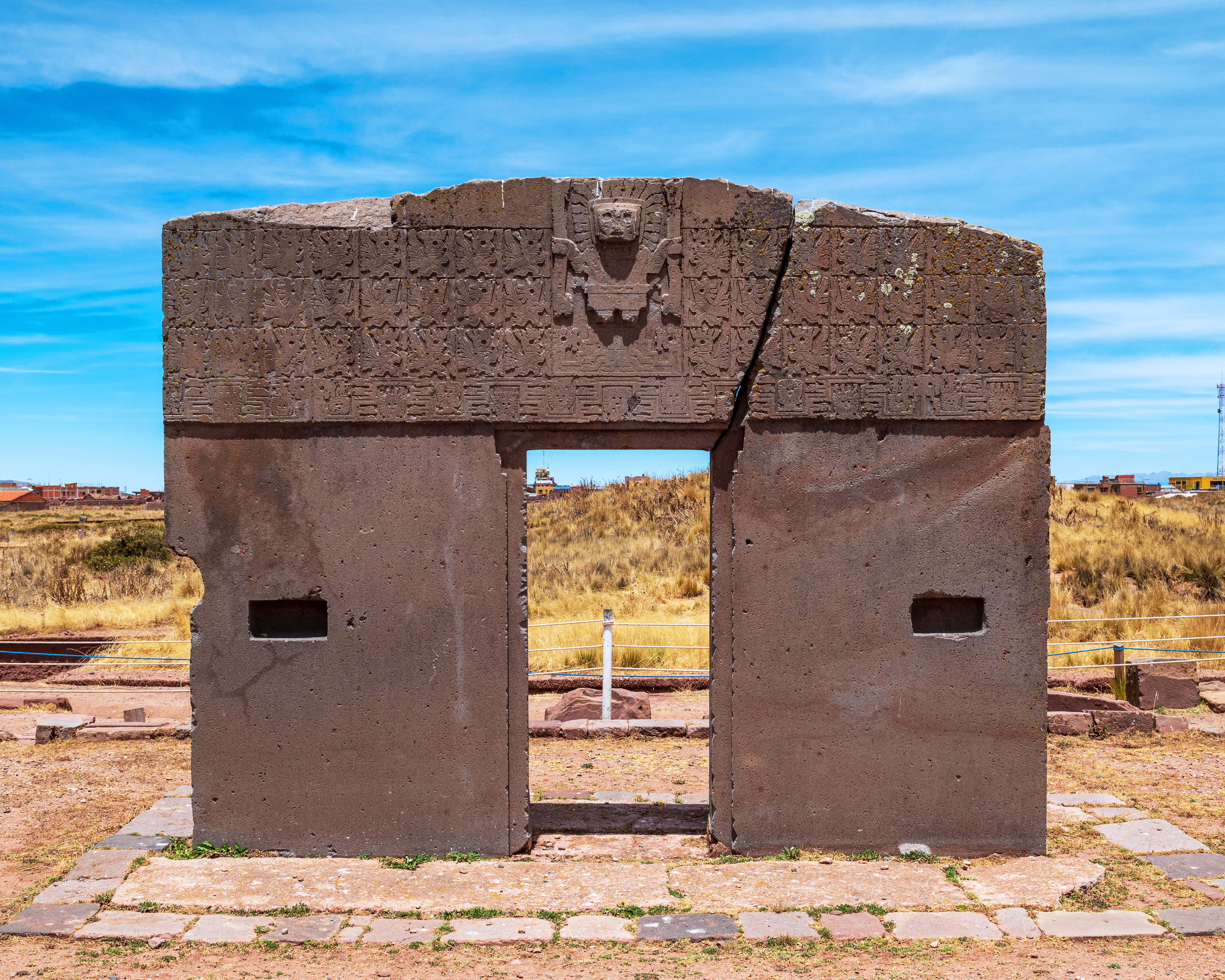 FilePUERTA_DEL_SOL_TIWANAKU.jpg