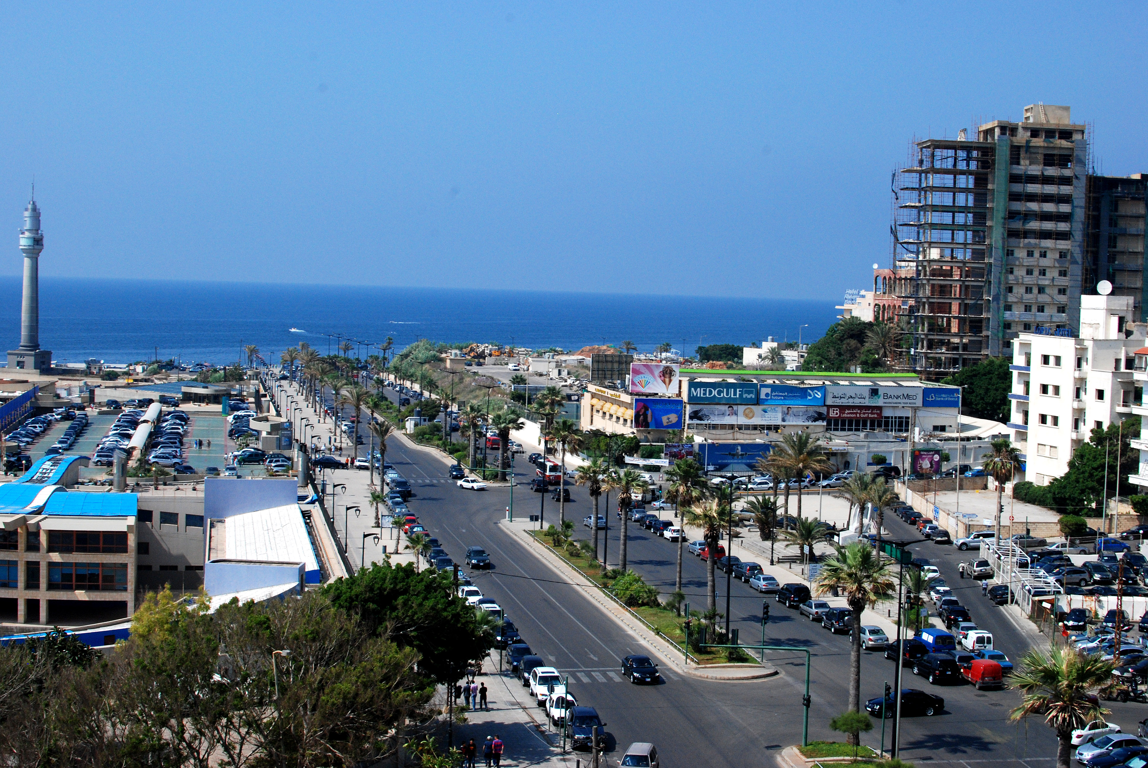 FileFerris_wheel_and_the_corniche.jpg