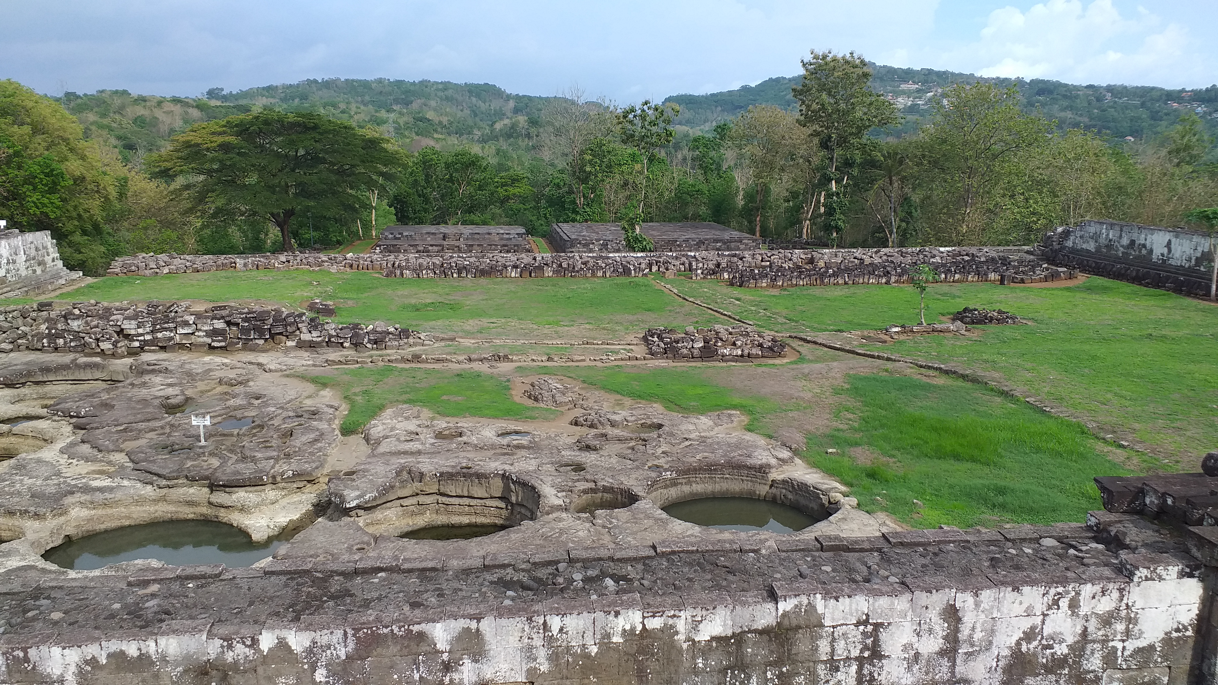 FileBaths_at_the_Ratu_Boko_Complex.jpg