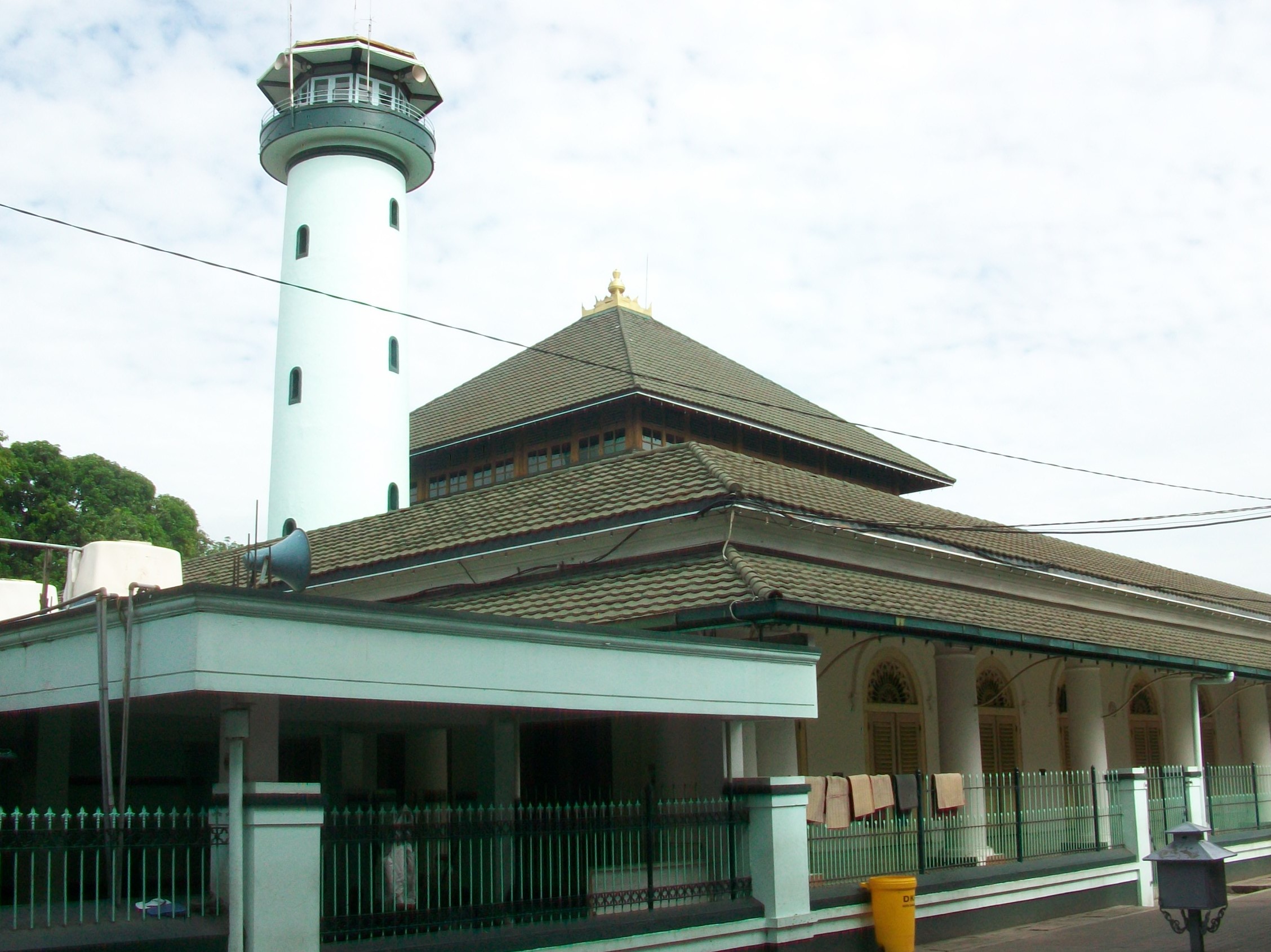 FileAmpel_Mosque_in_2008.jpg