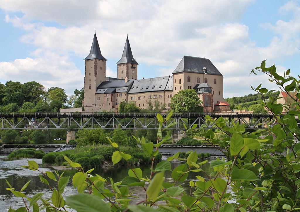 FileRochlitz_-_Blick_von_der_Mulde_zum_Schloss_02-3.jpg