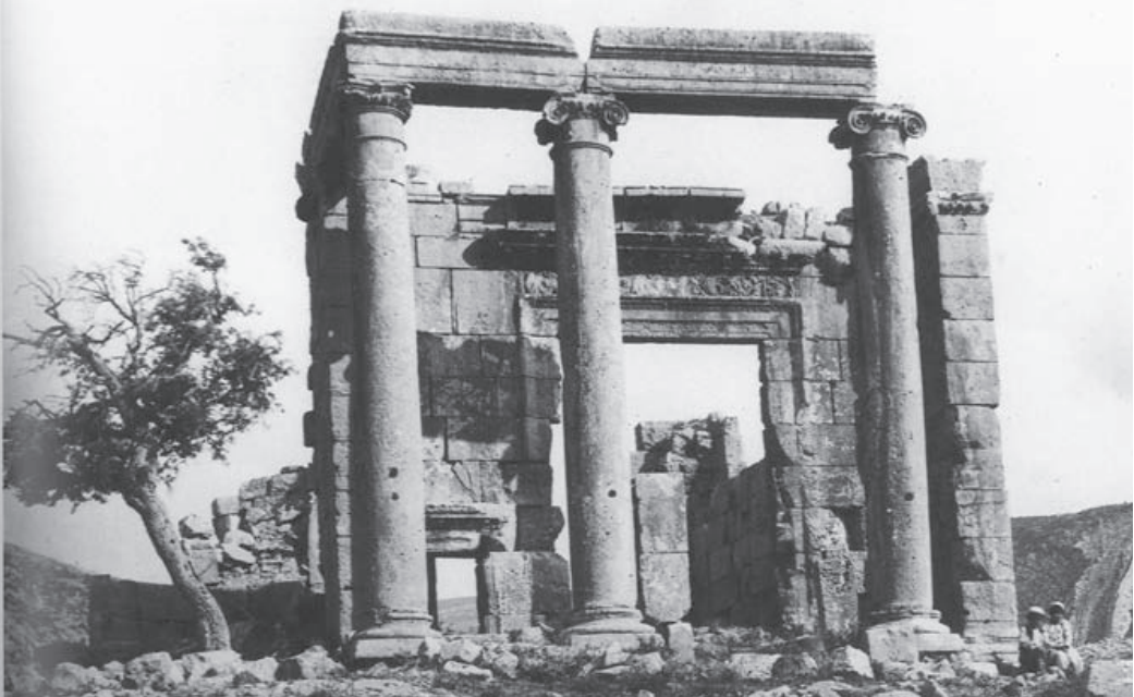 FileBziza_temple_by_Lemmens_1894.png