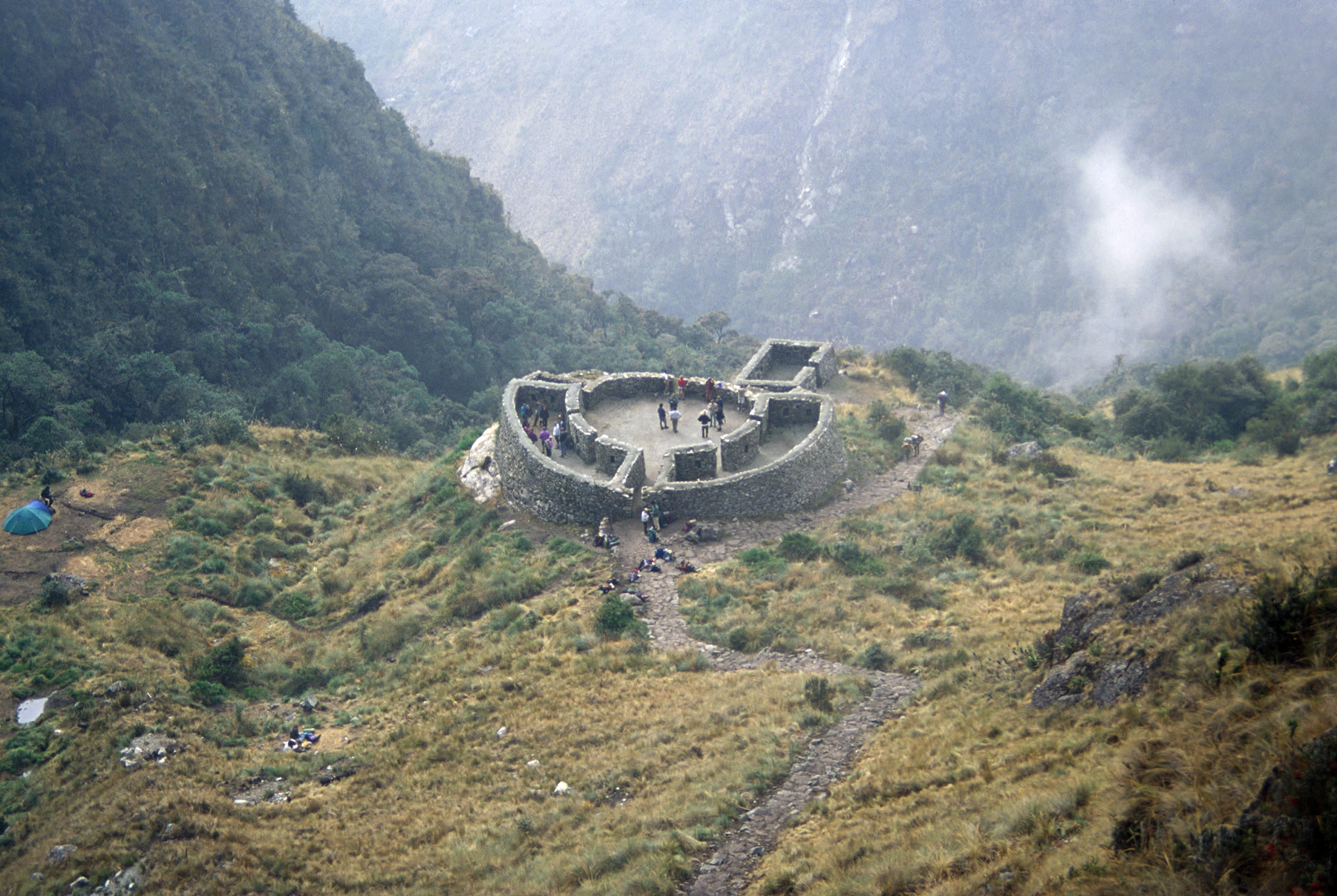 FileRuins_Of_Rest-hut_Inca_Trail.jpg