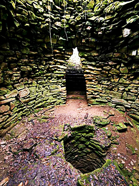 FileEntrance_Temple_Garlo_Village.jpg