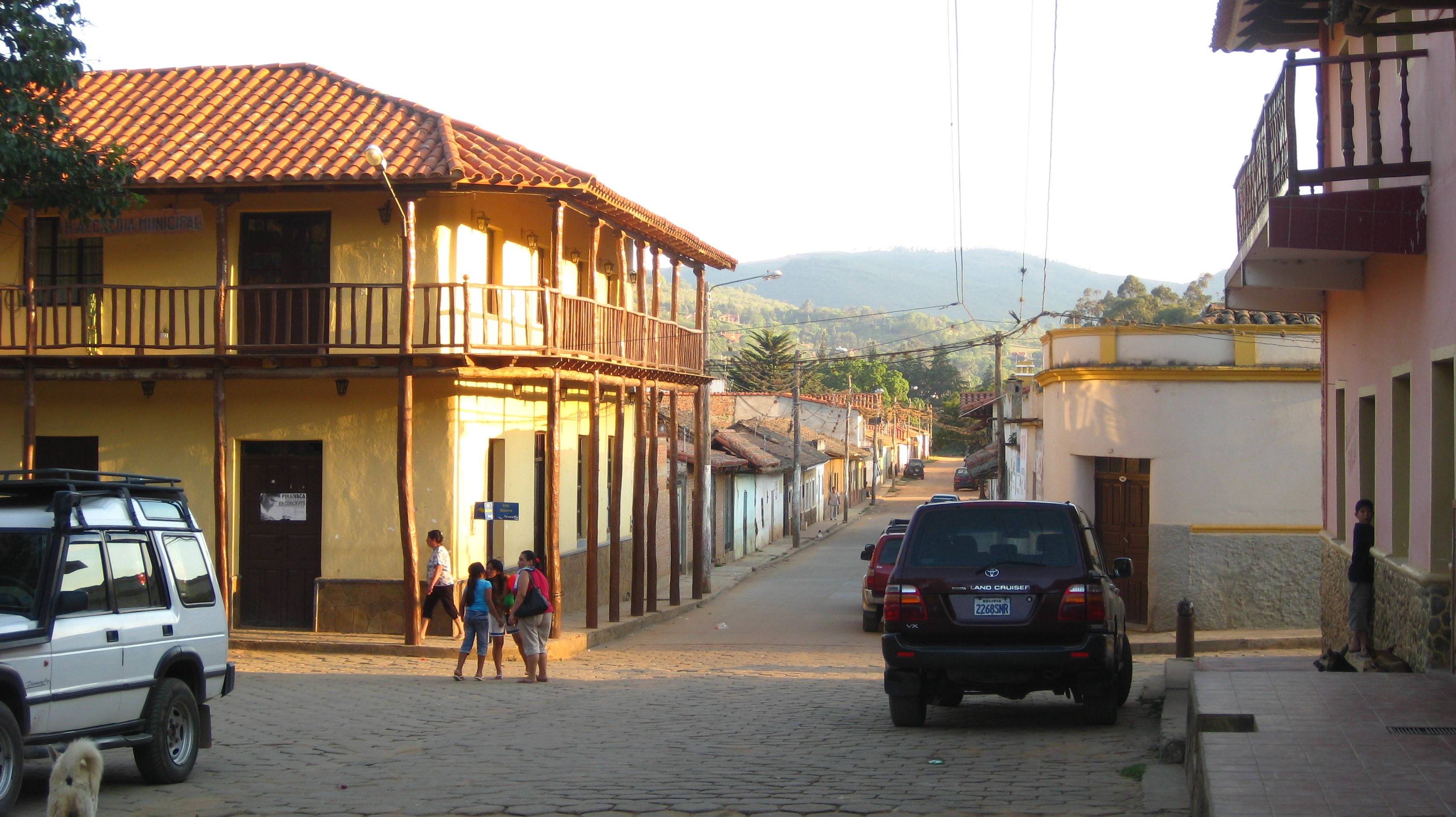 FileCalleSamaipata.JPG