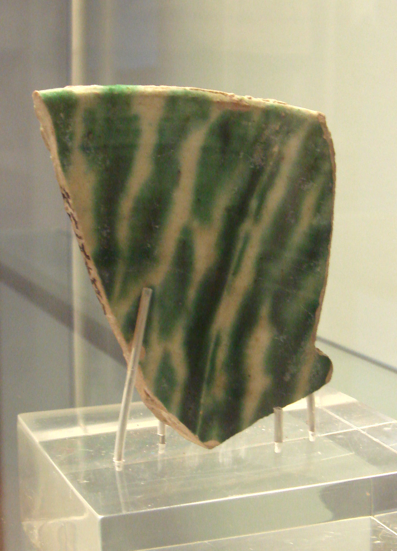 FileChinese_sancai_sherd_9th_10th_century_found_in_Samarra.jpg